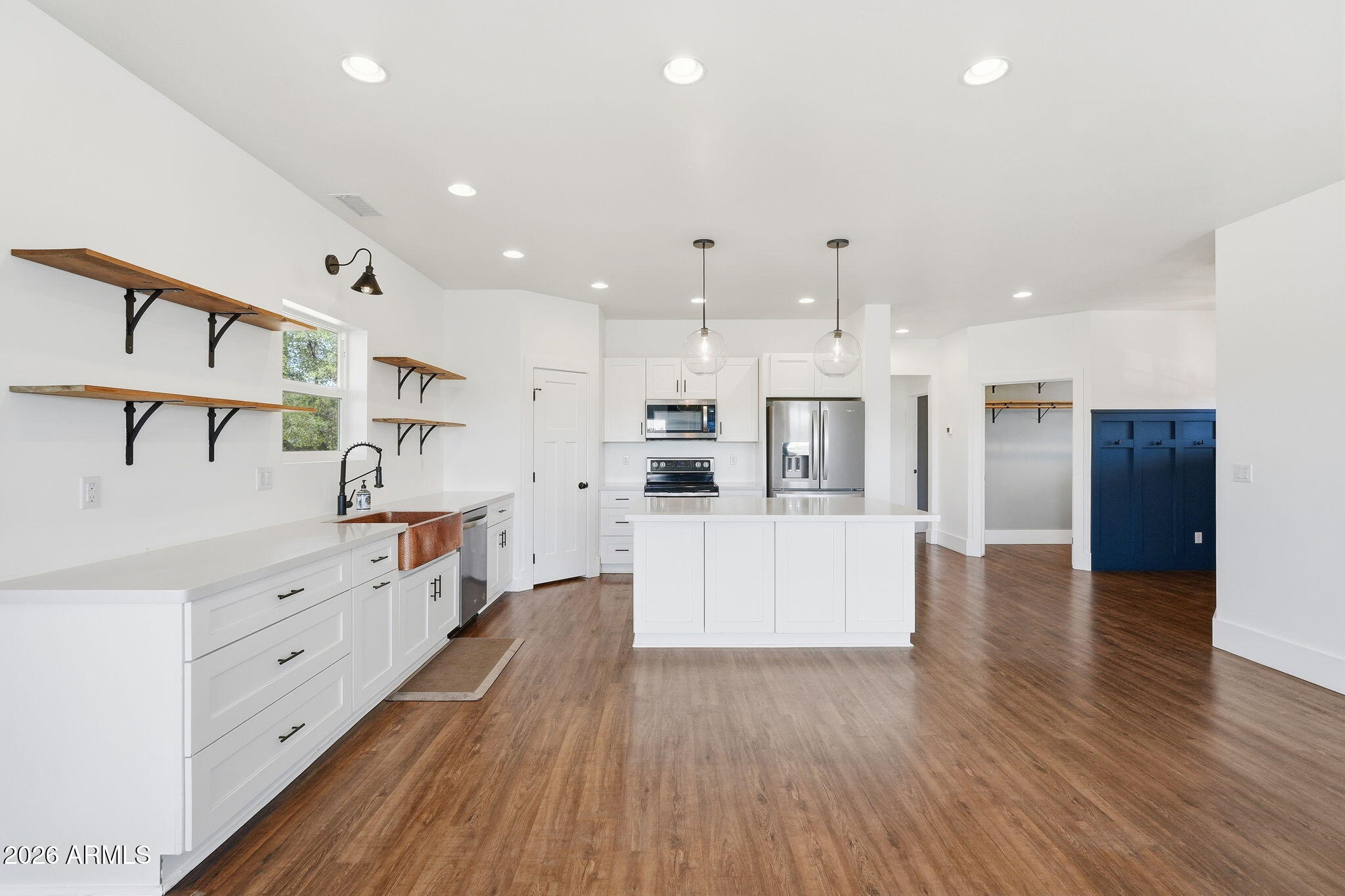 102 N Lookout Point