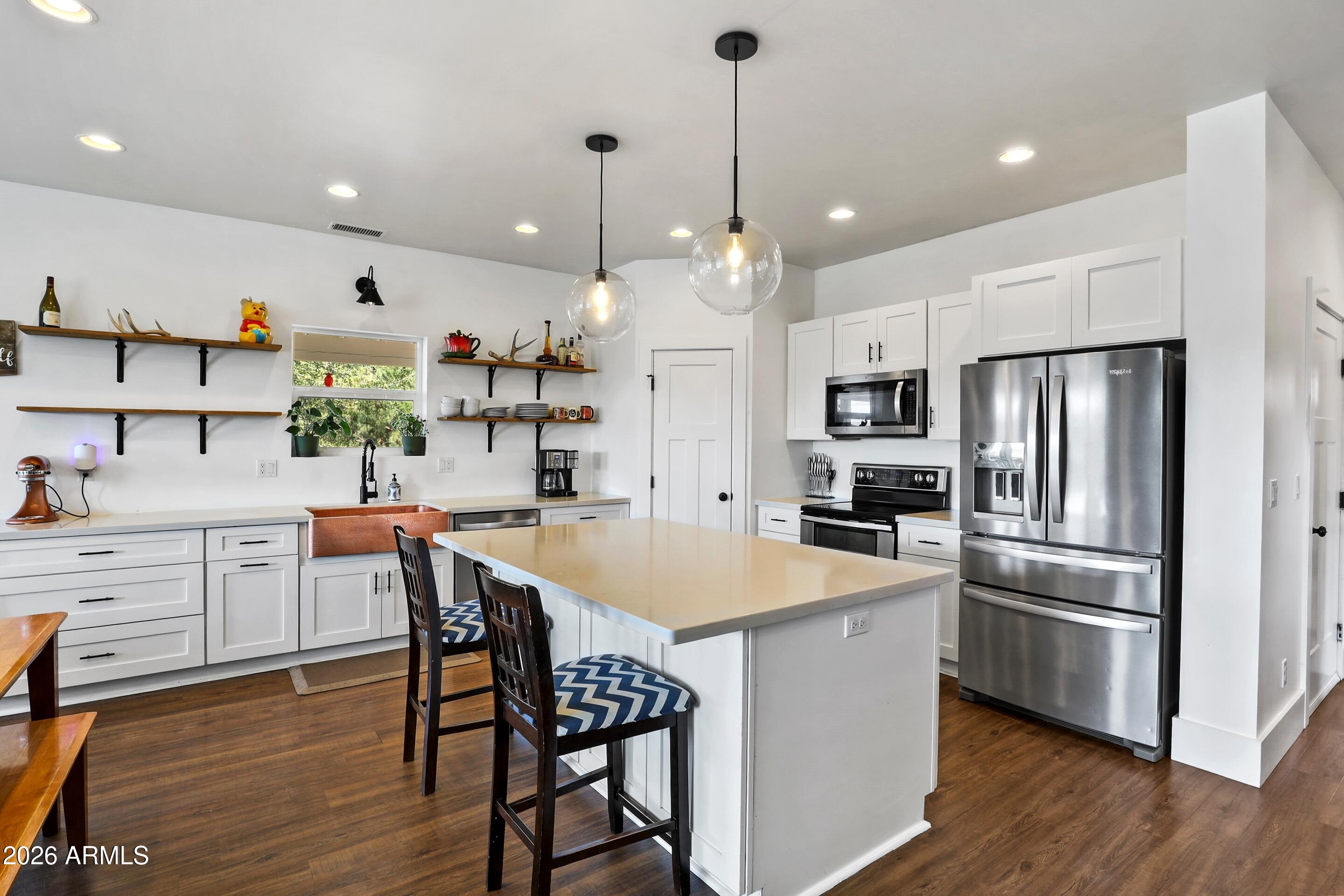 102 N Lookout Point
