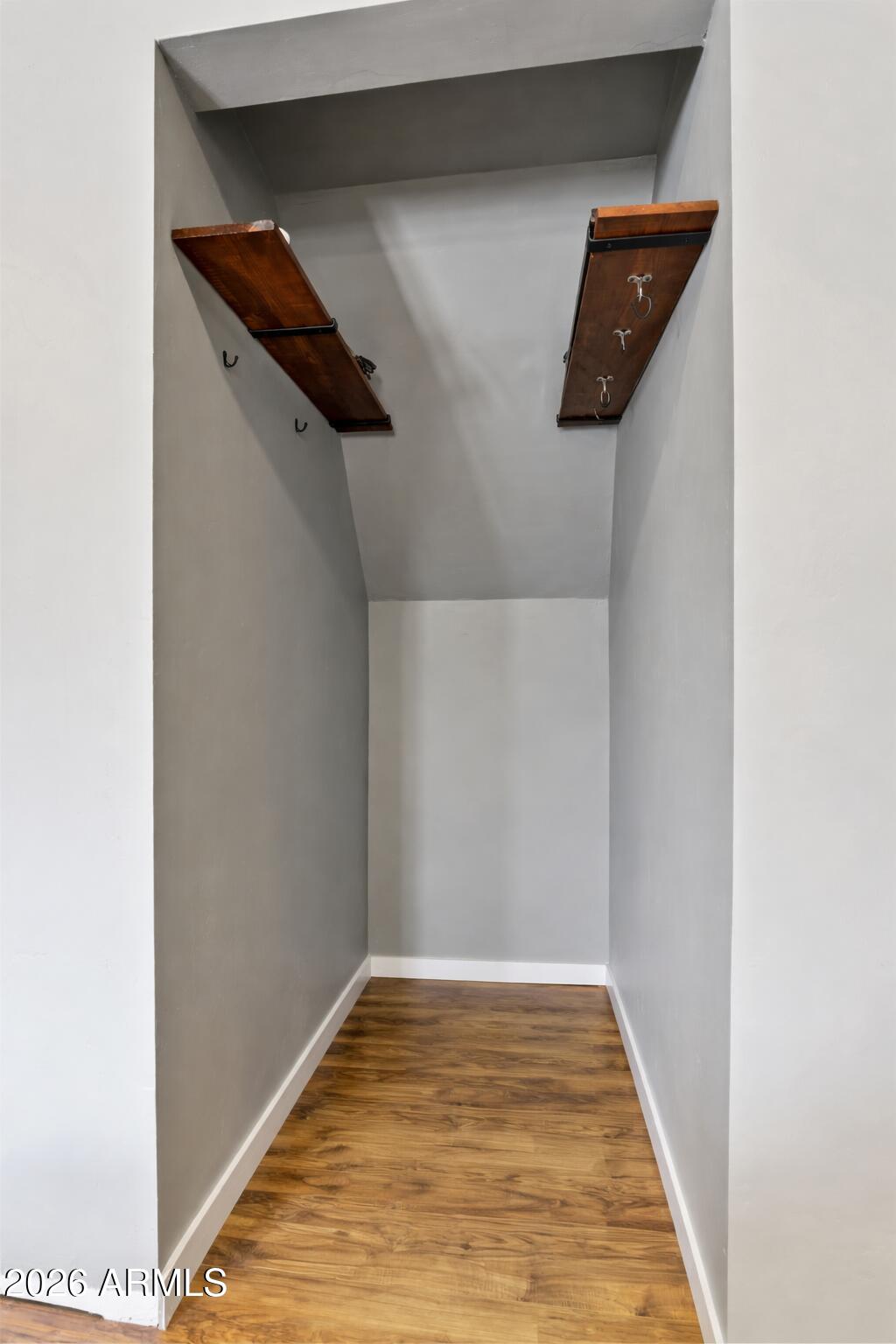 102 N Lookout Point