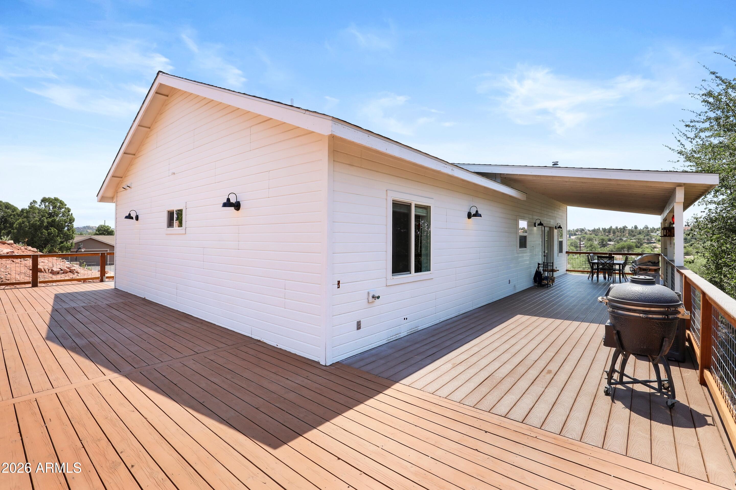 102 N Lookout Point