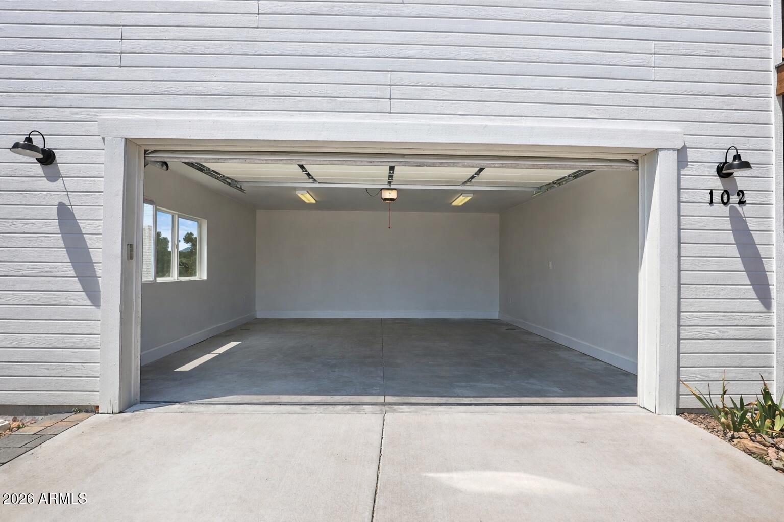 102 N Lookout Point