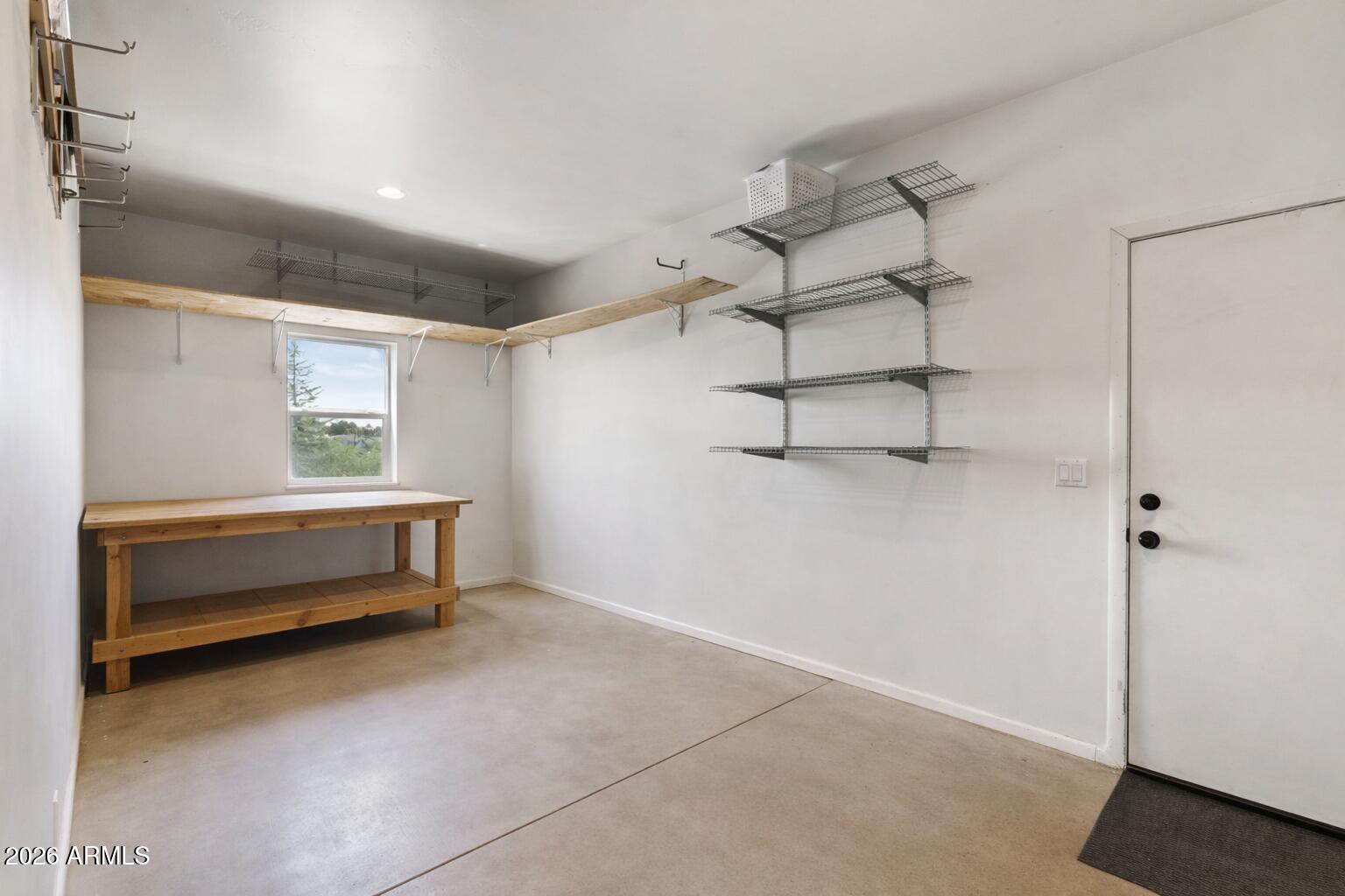 102 N Lookout Point