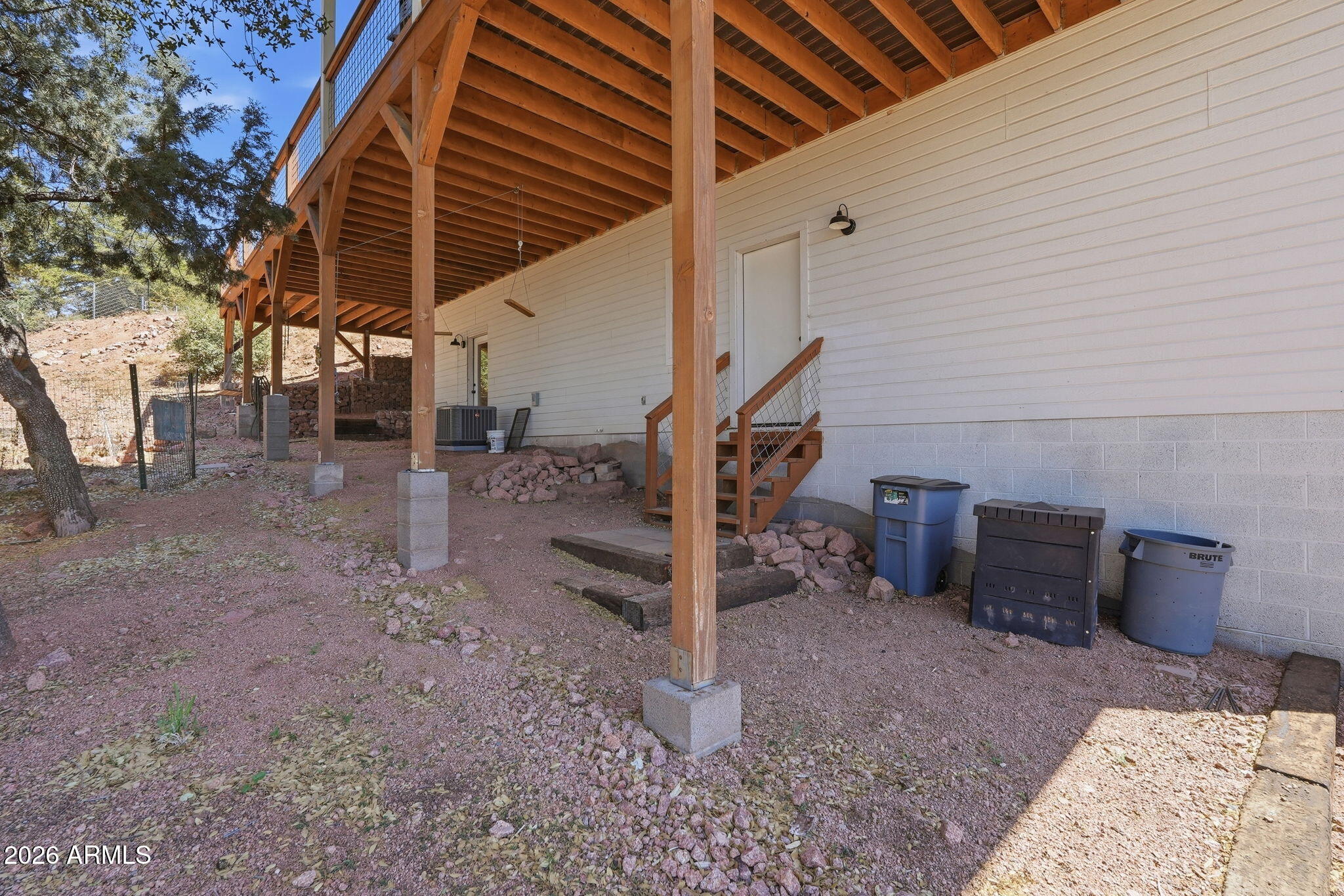 102 N Lookout Point