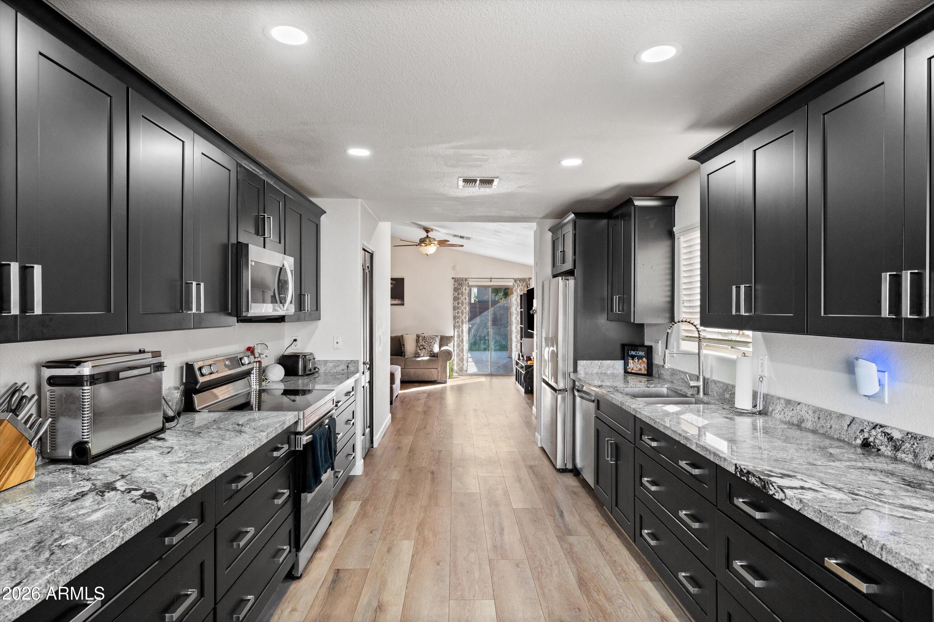 42383 W HILLMAN Drive