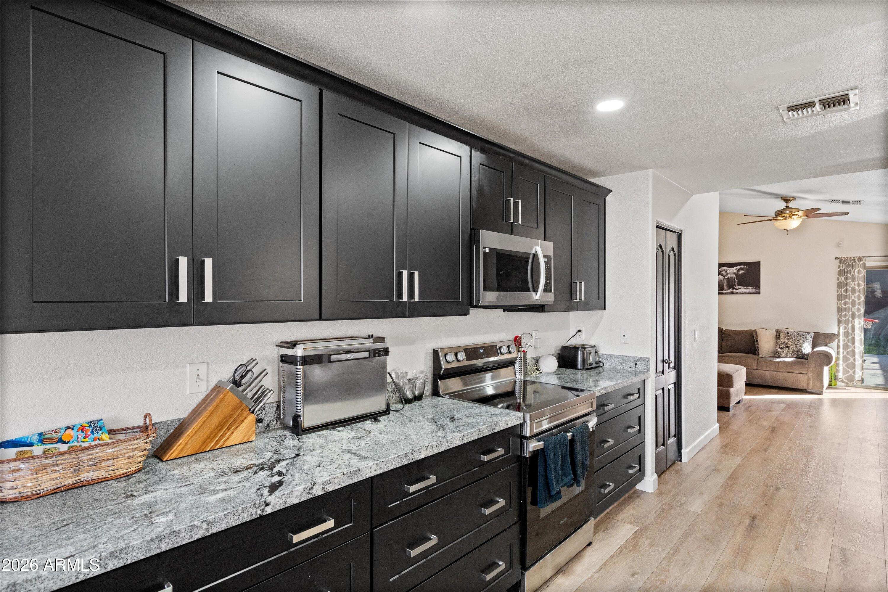 42383 W HILLMAN Drive