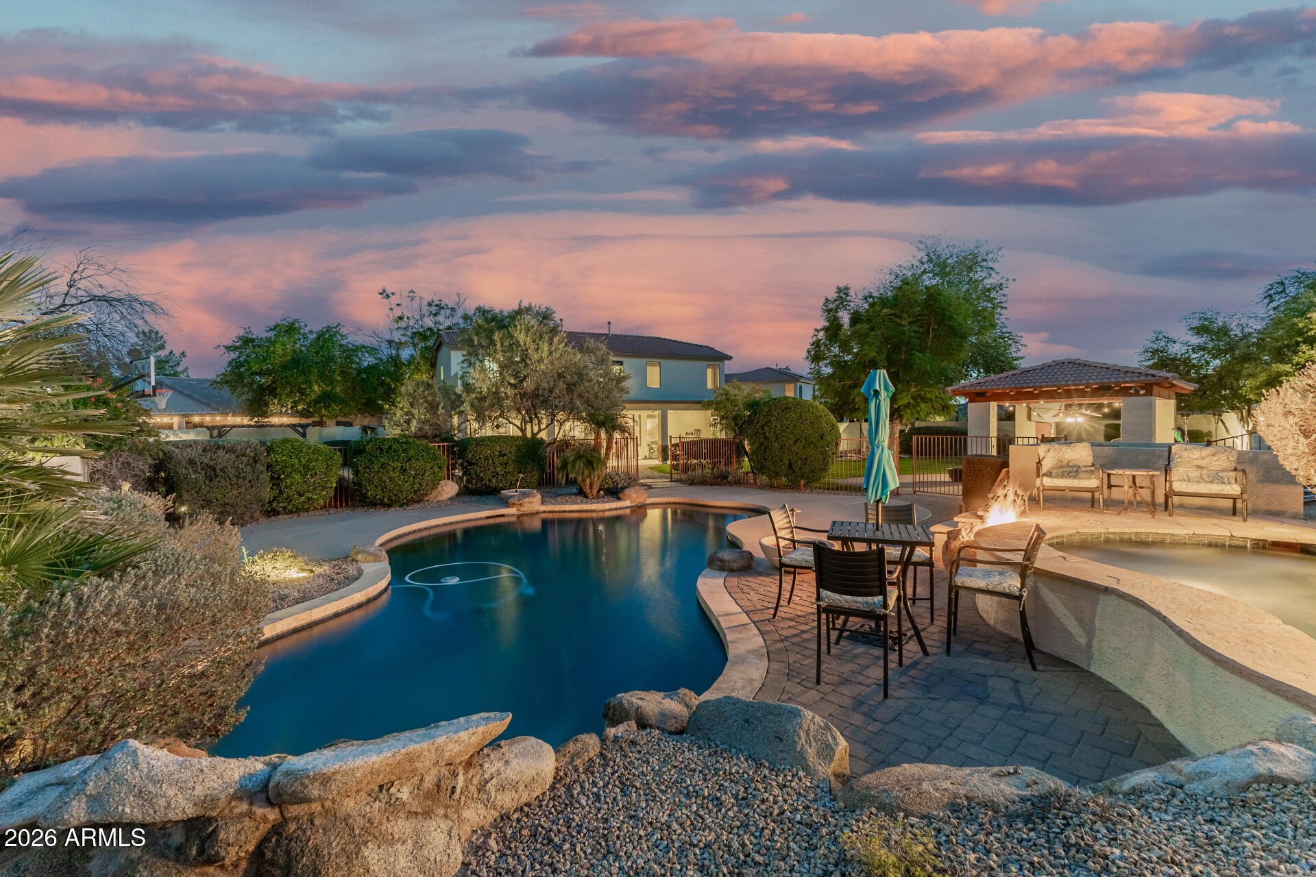 6042 W RUNNING DEER Trail