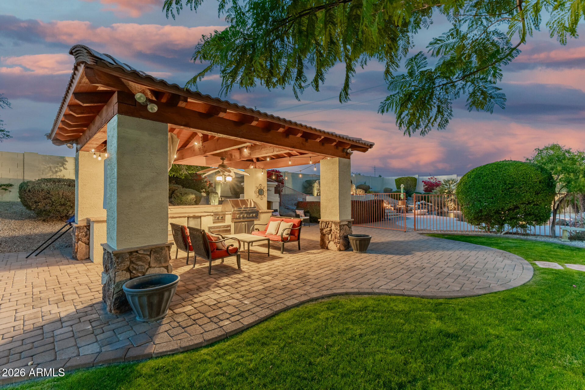 6042 W RUNNING DEER Trail