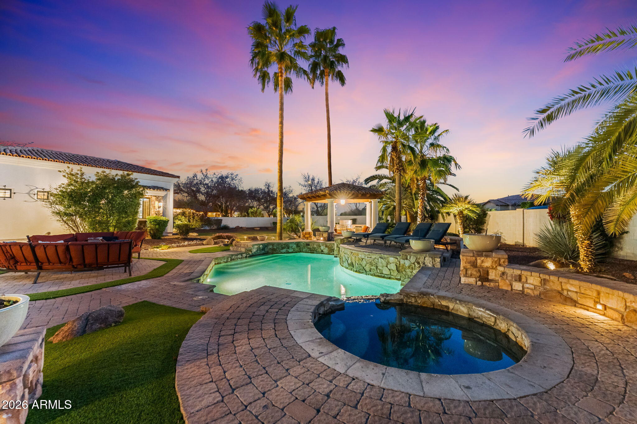 2527 E BEECHNUT Court