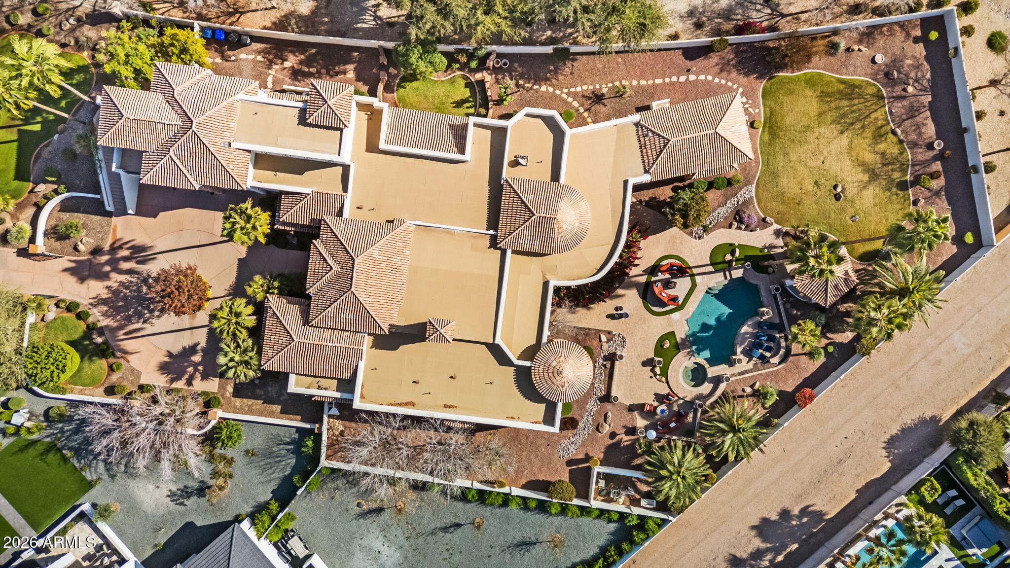 2527 E BEECHNUT Court