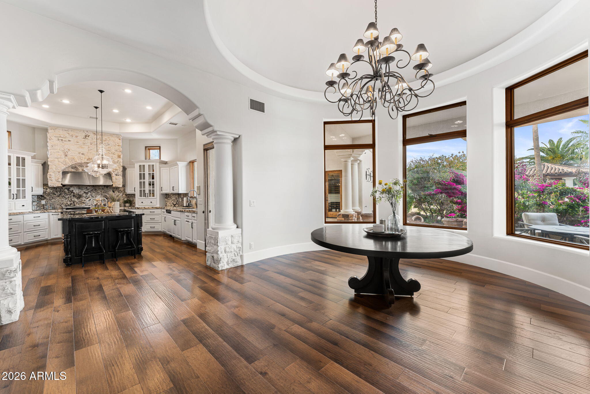 2527 E BEECHNUT Court