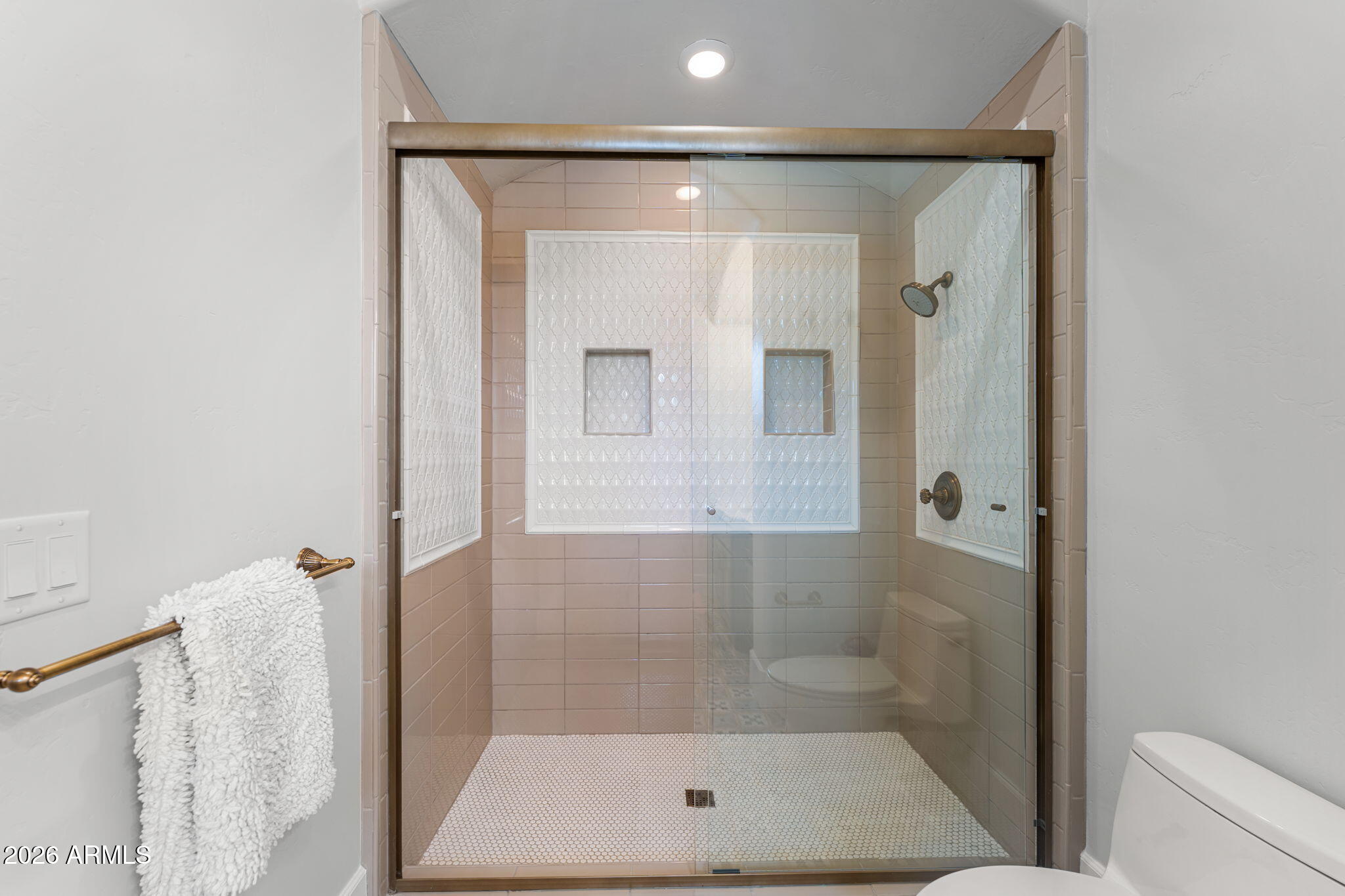 2527 E BEECHNUT Court