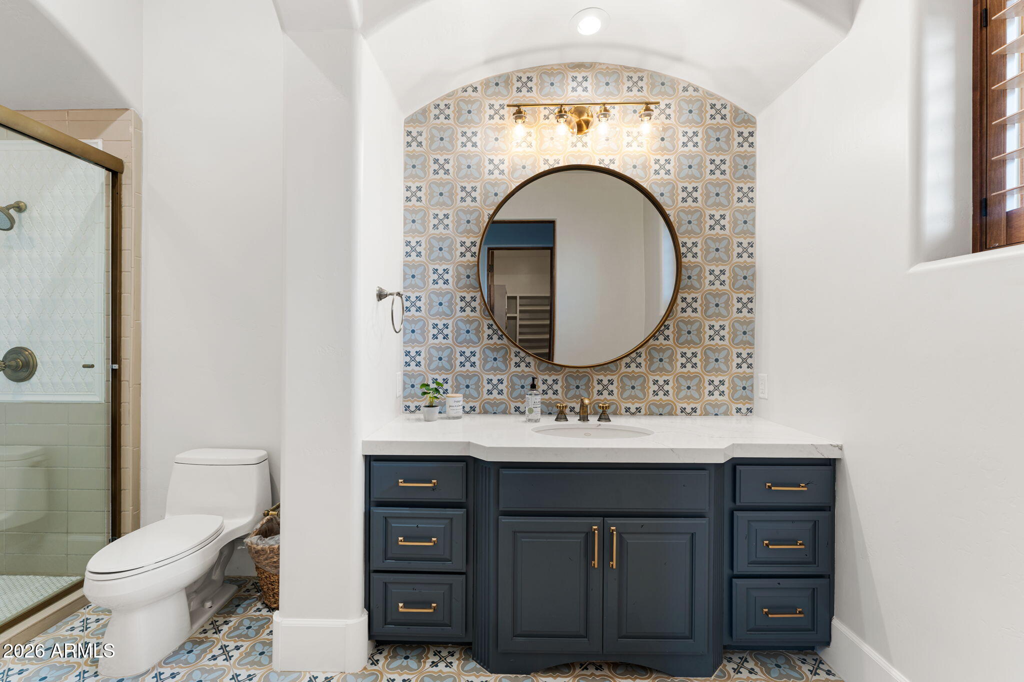 2527 E BEECHNUT Court