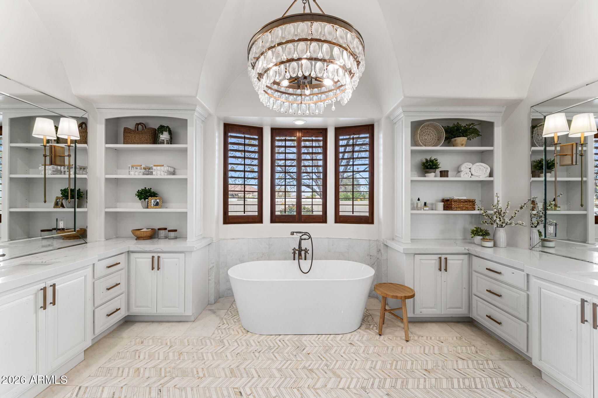 2527 E BEECHNUT Court