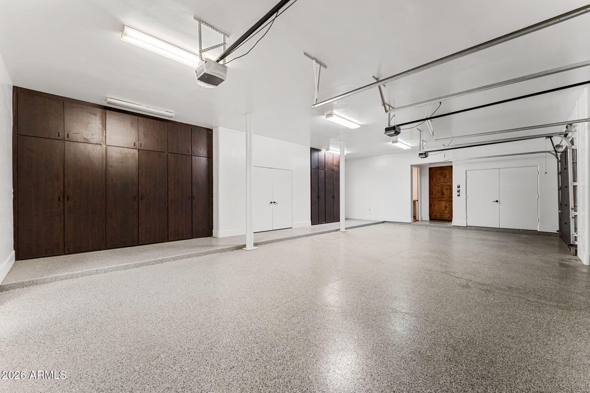 2527 E BEECHNUT Court