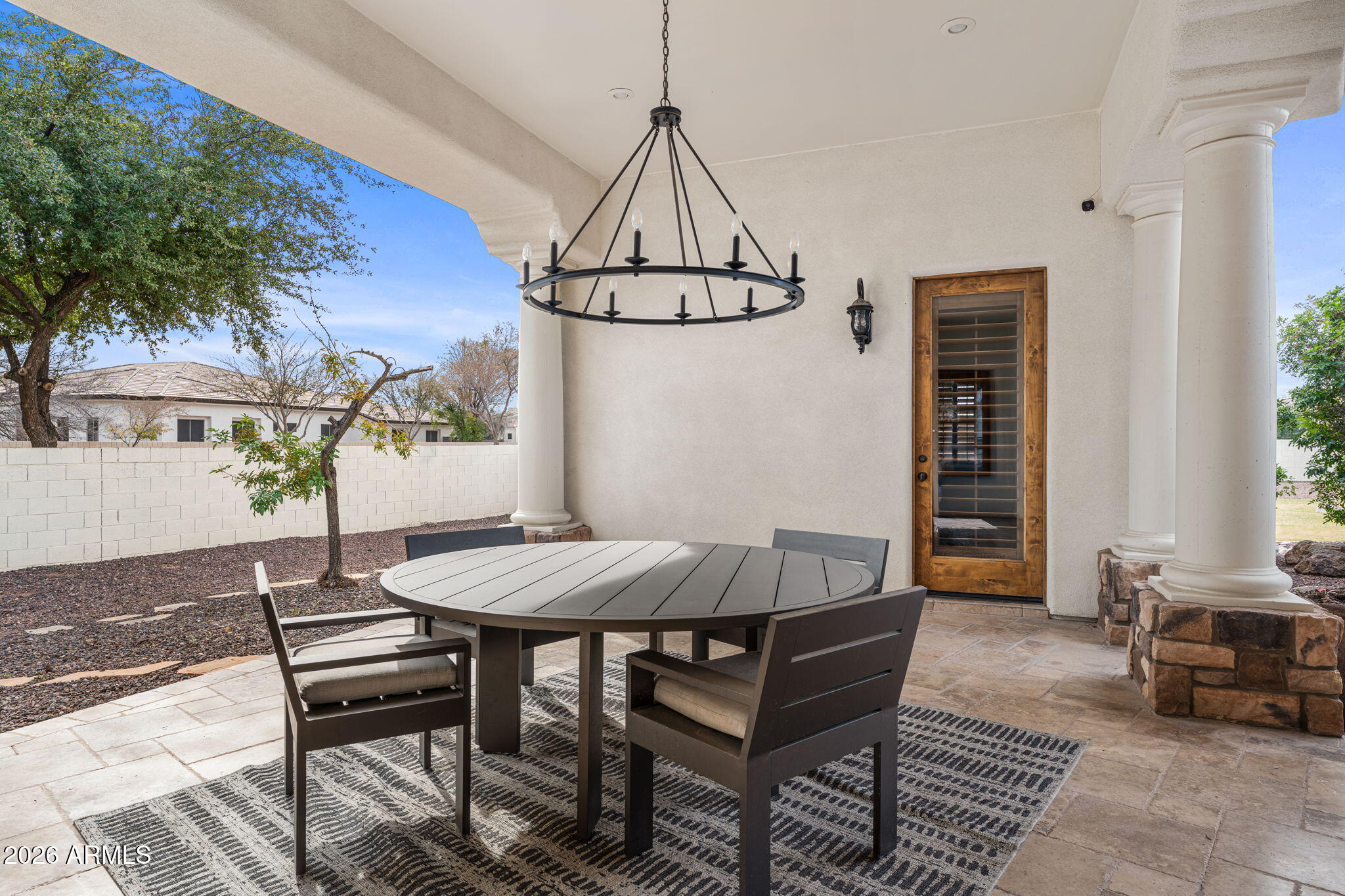 2527 E BEECHNUT Court