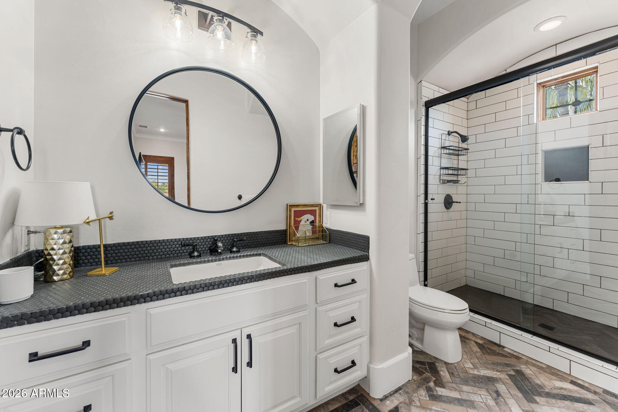 2527 E BEECHNUT Court