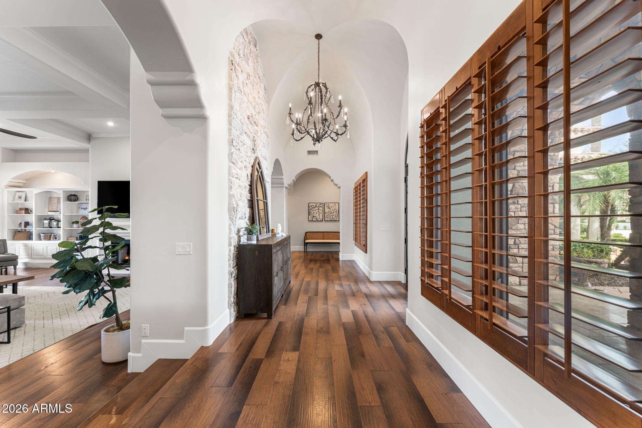 2527 E BEECHNUT Court