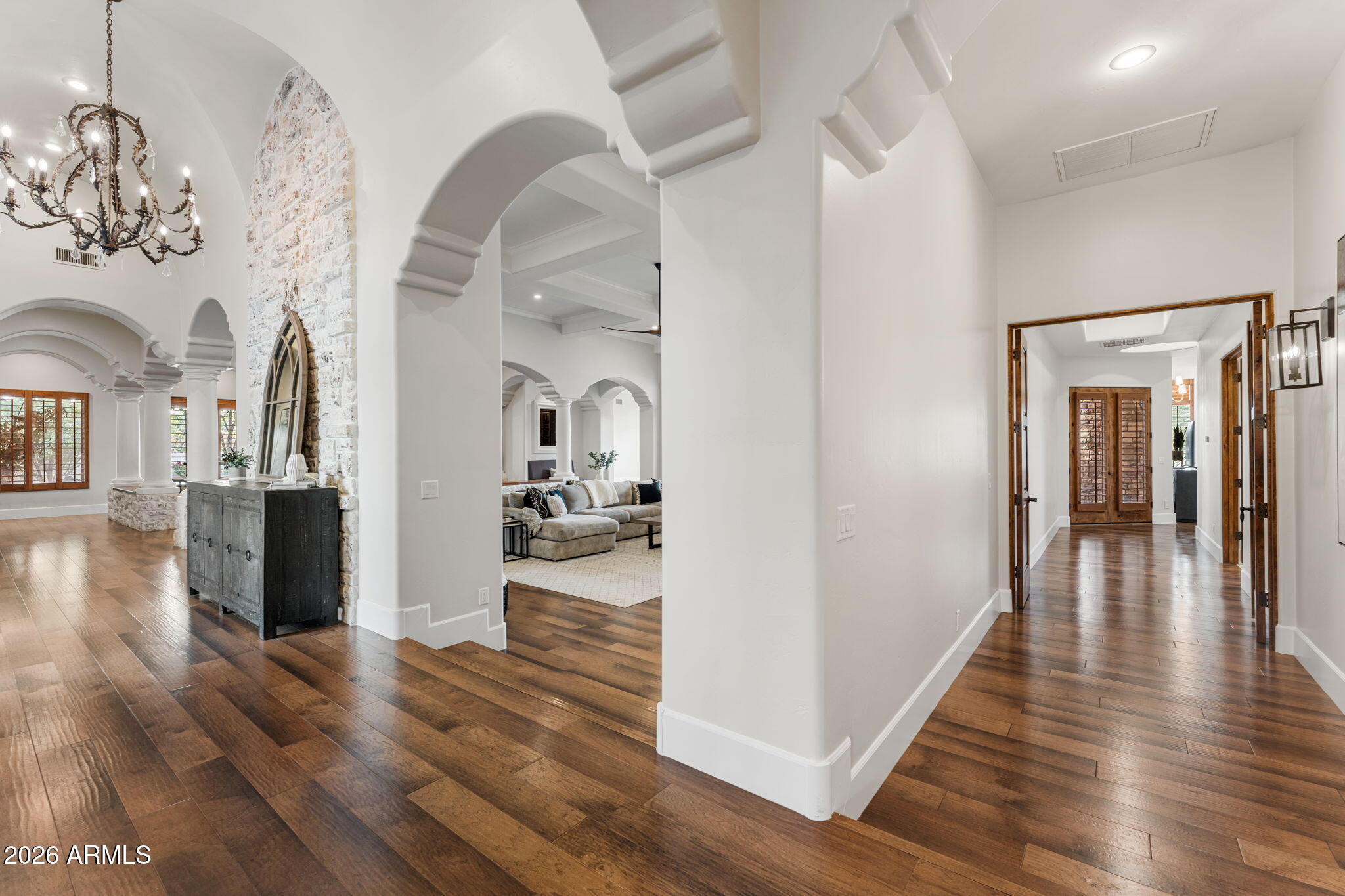 2527 E BEECHNUT Court