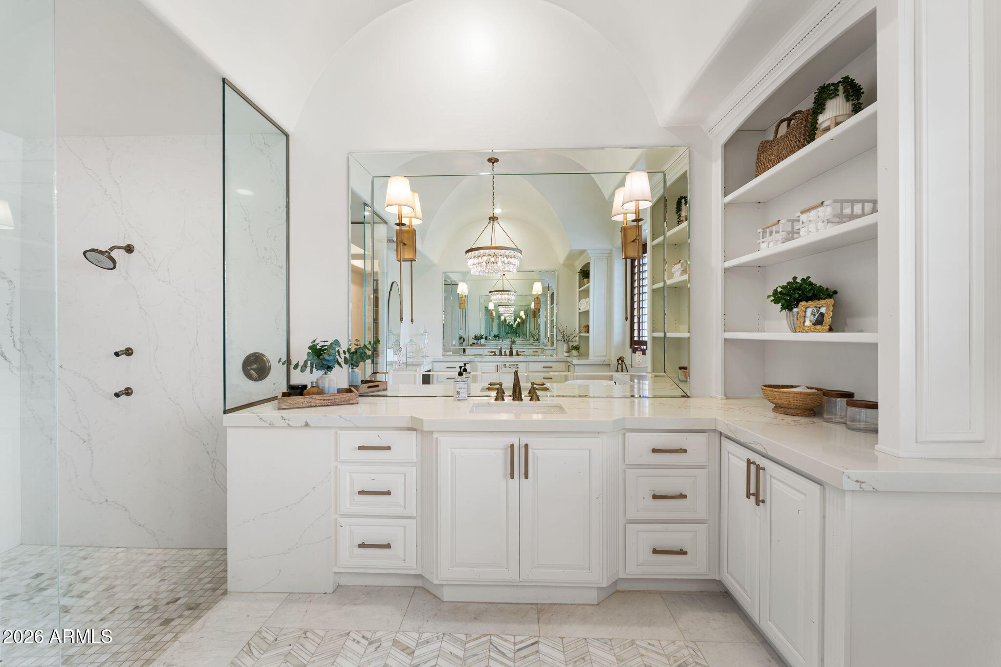 2527 E BEECHNUT Court