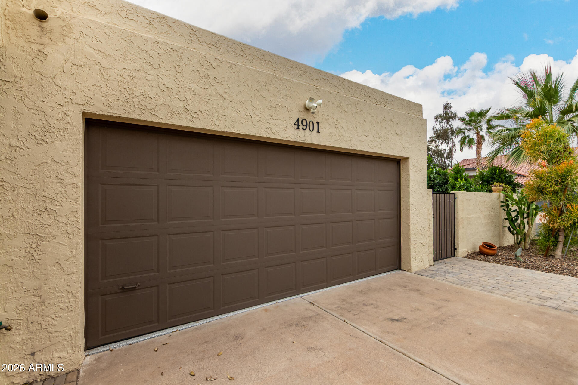 4901 E LUDLOW Drive