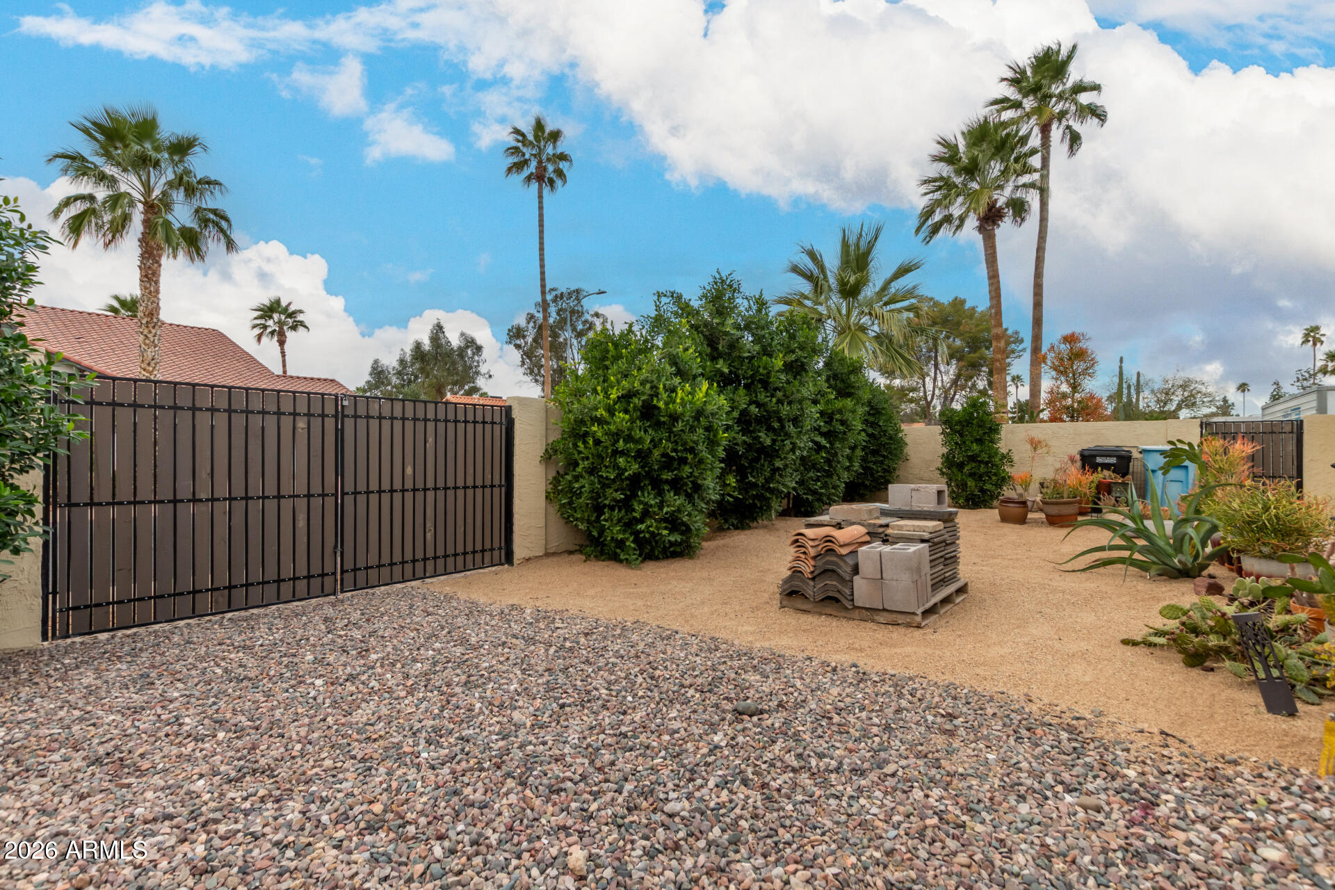 4901 E LUDLOW Drive