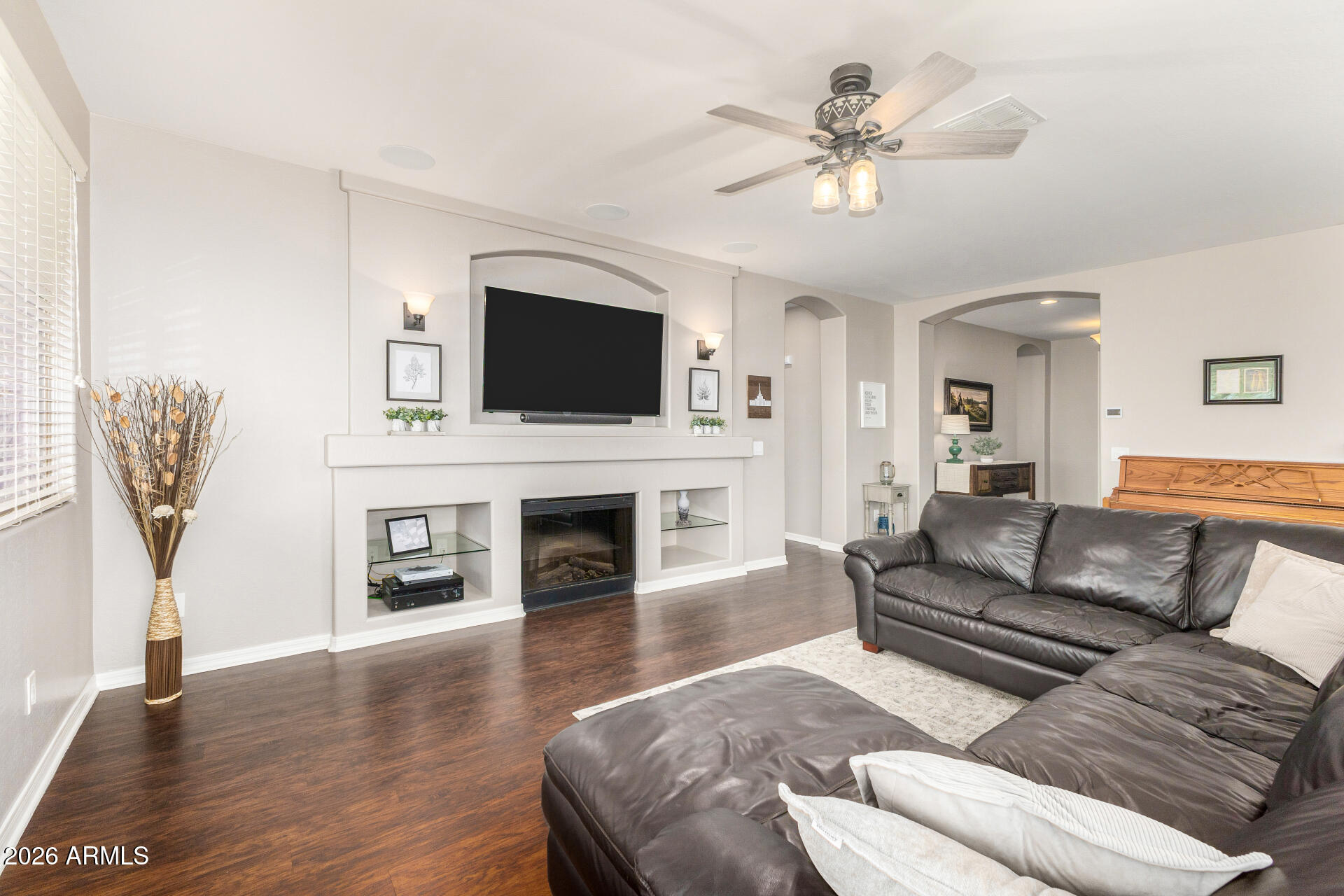 154 W HACKBERRY Avenue
