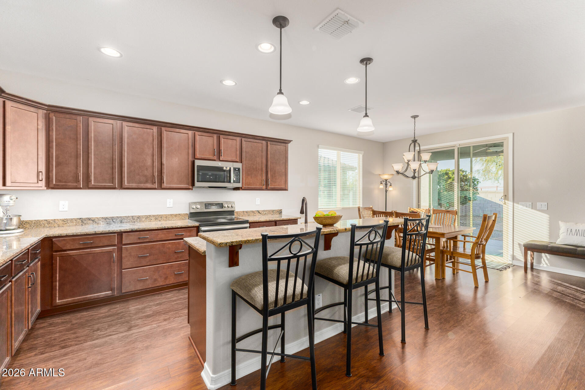 154 W HACKBERRY Avenue