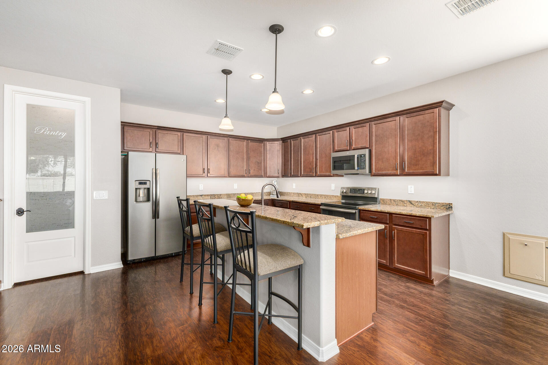 154 W HACKBERRY Avenue