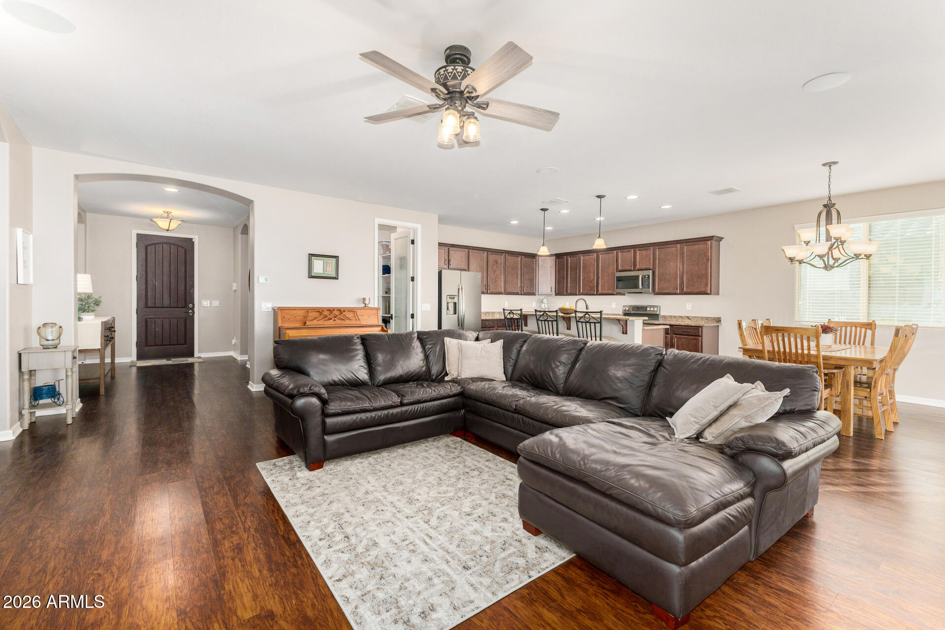 154 W HACKBERRY Avenue