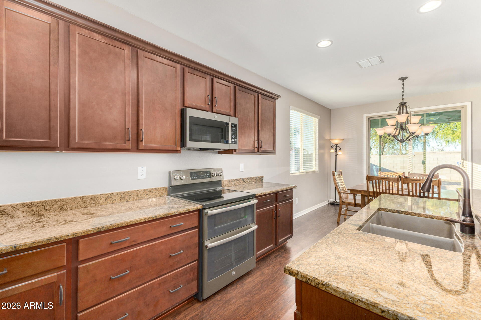 154 W HACKBERRY Avenue