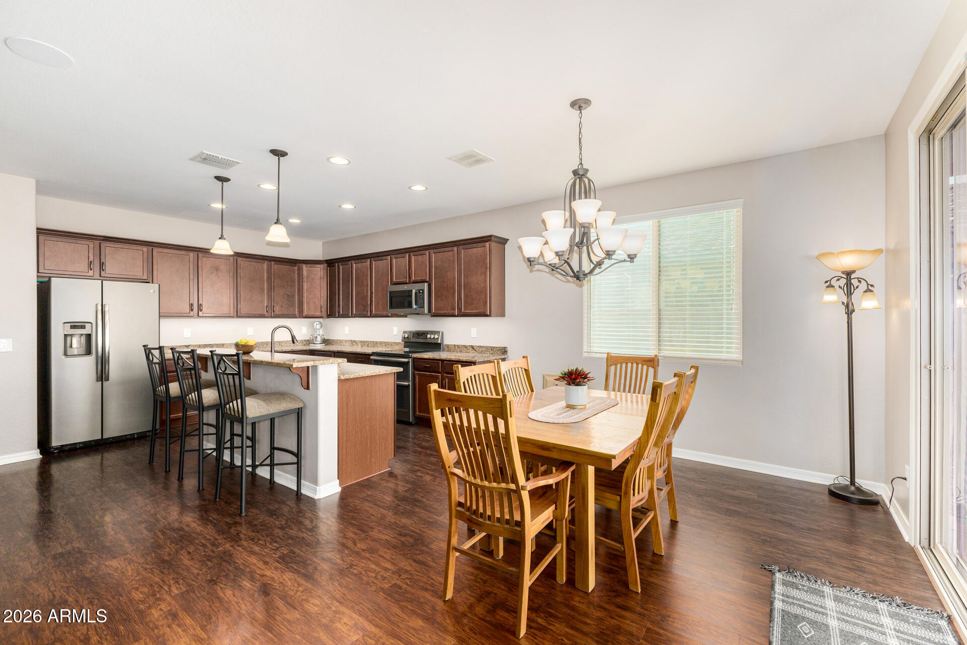 154 W HACKBERRY Avenue