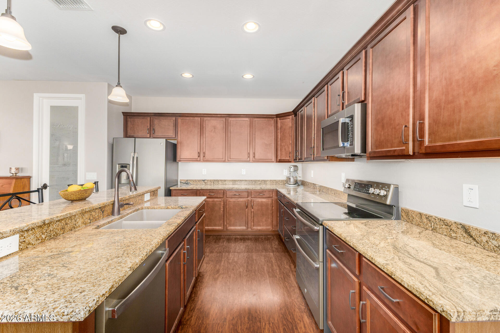 154 W HACKBERRY Avenue