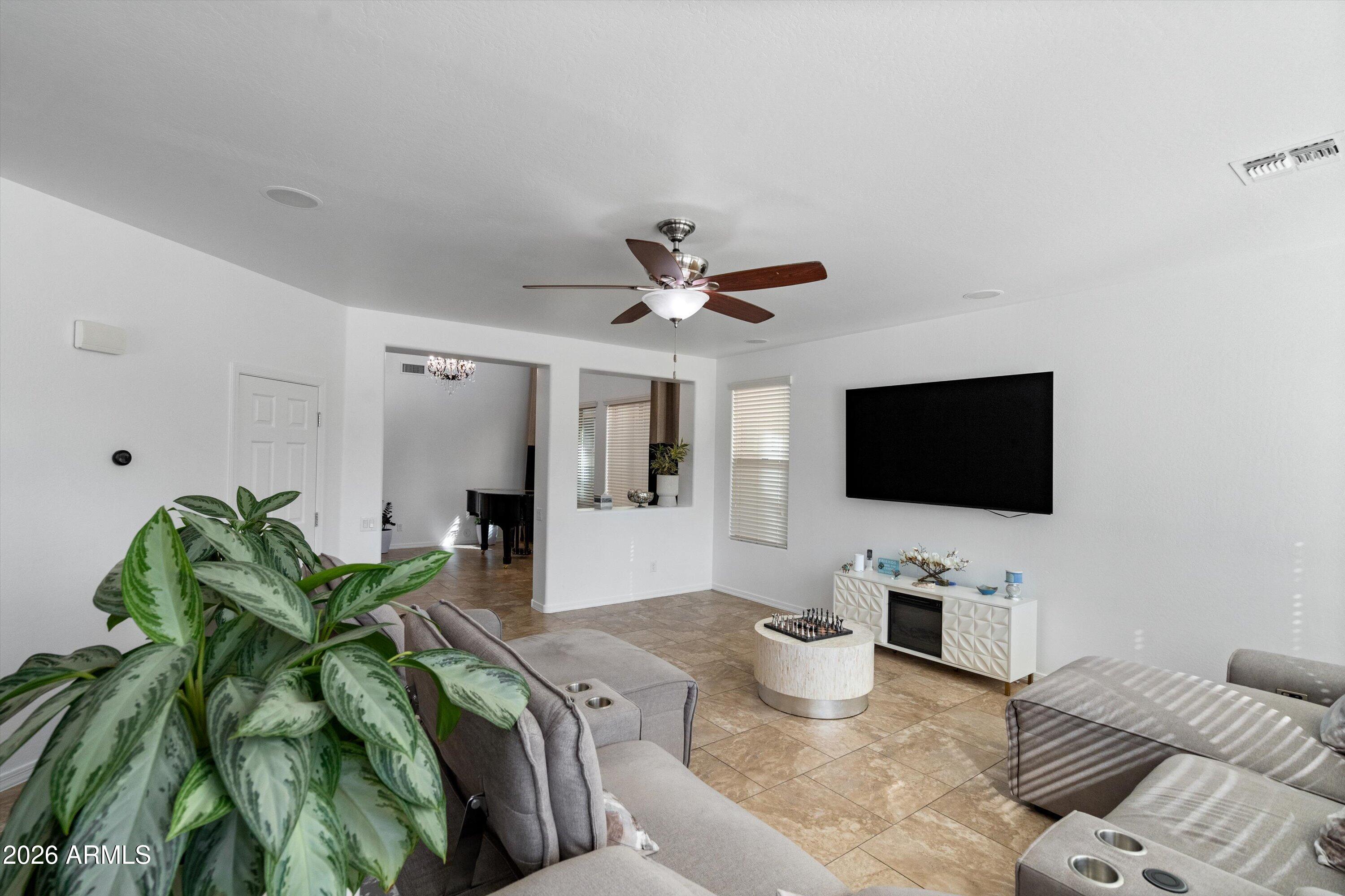 10933 E RENFIELD Avenue