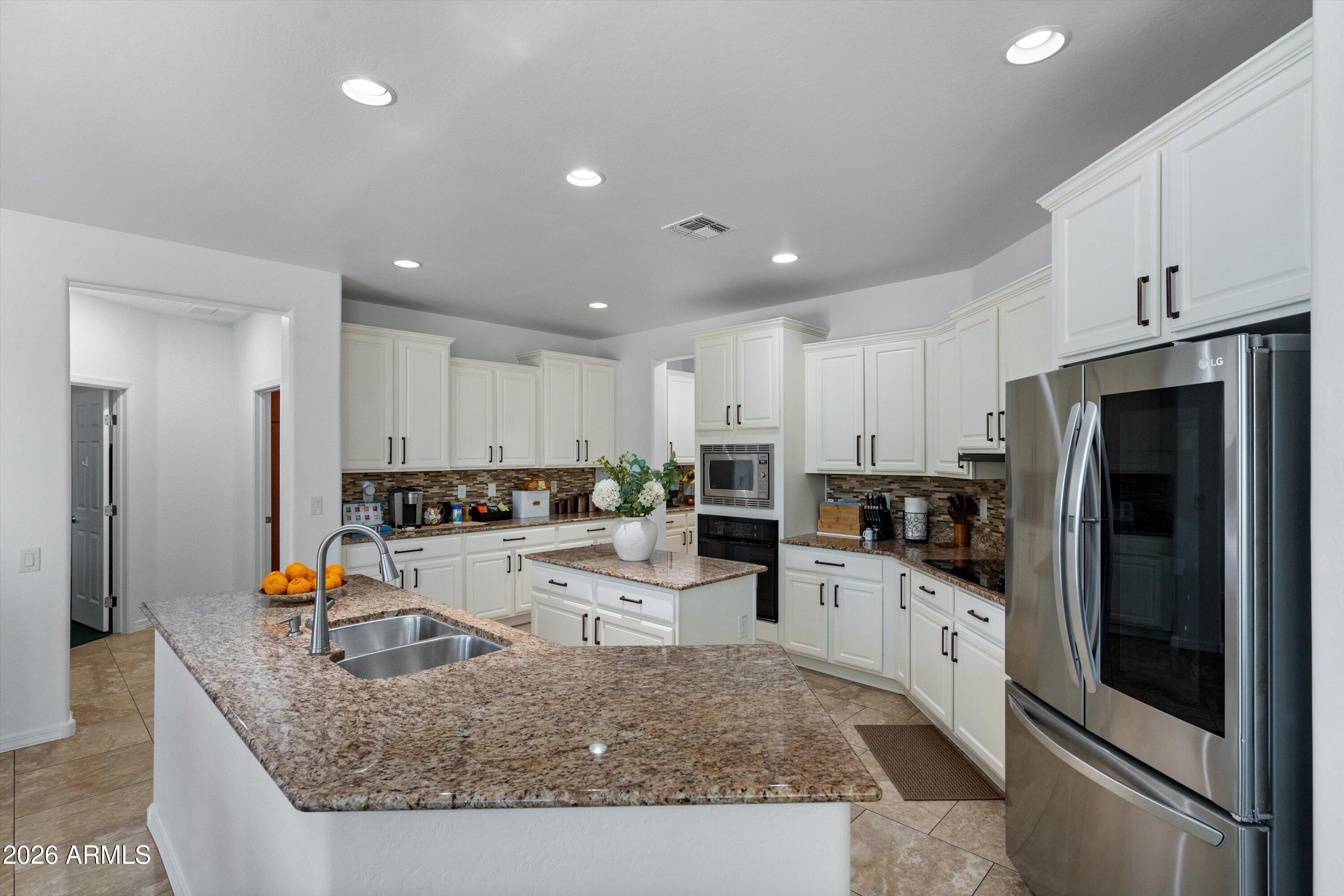 10933 E RENFIELD Avenue