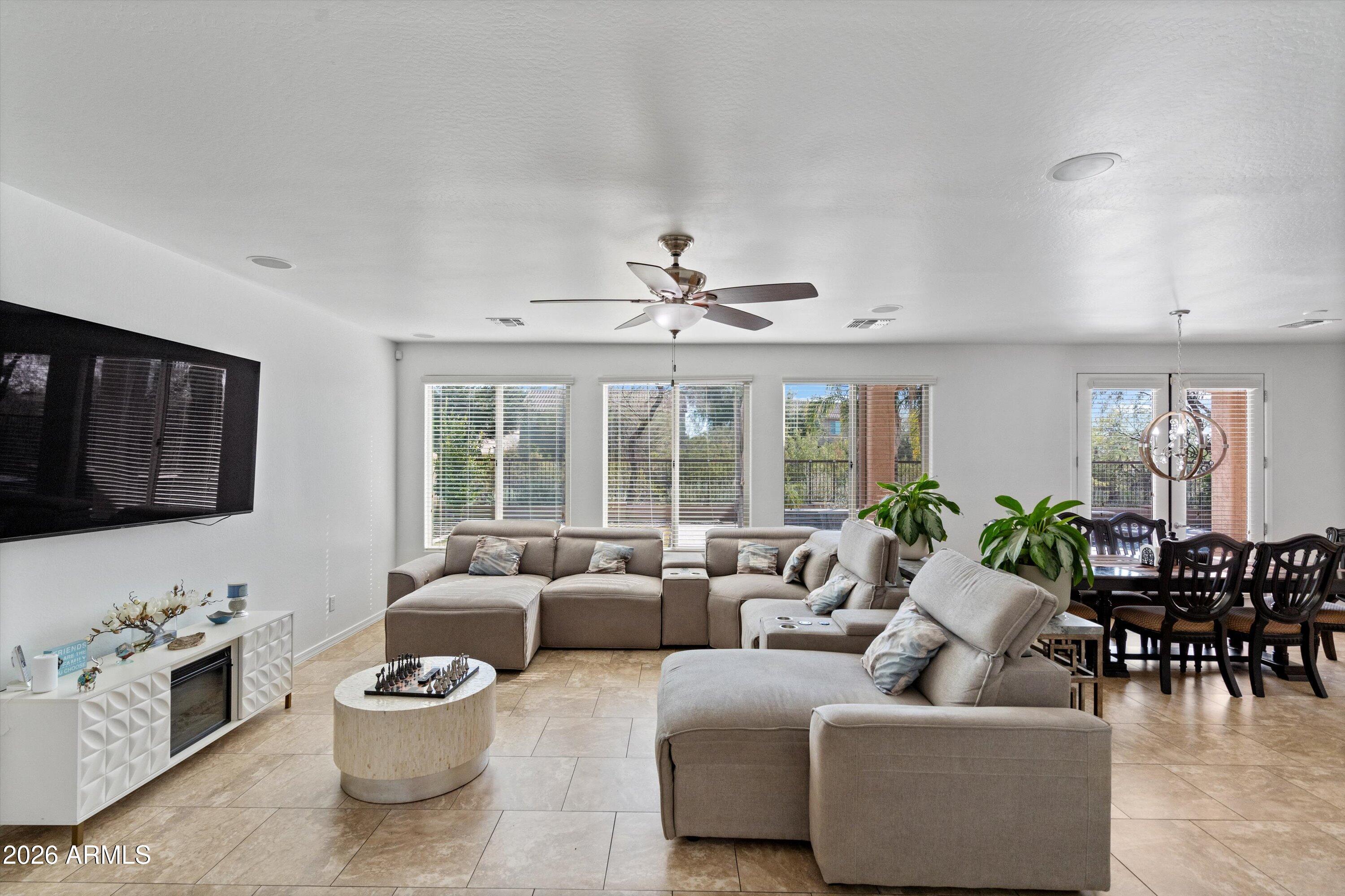 10933 E RENFIELD Avenue