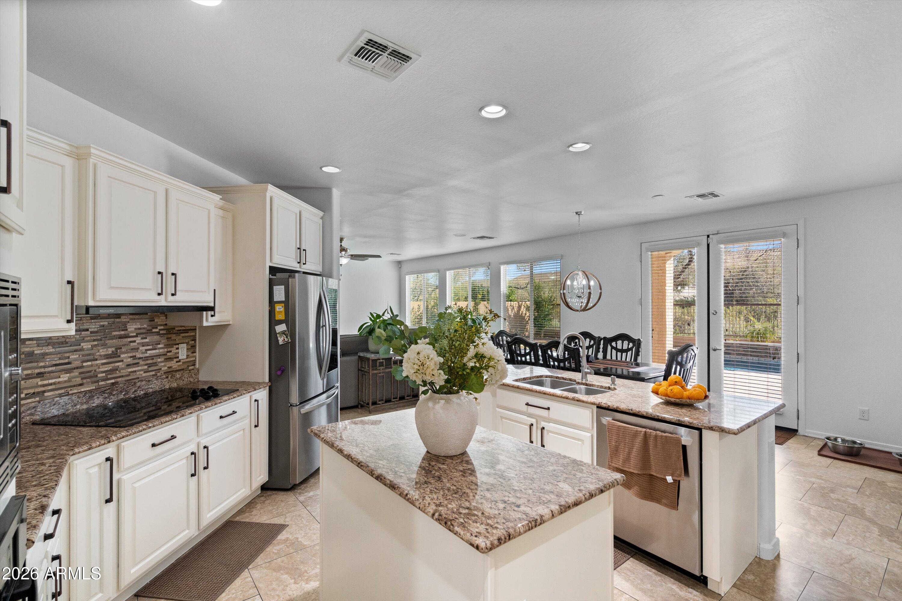 10933 E RENFIELD Avenue