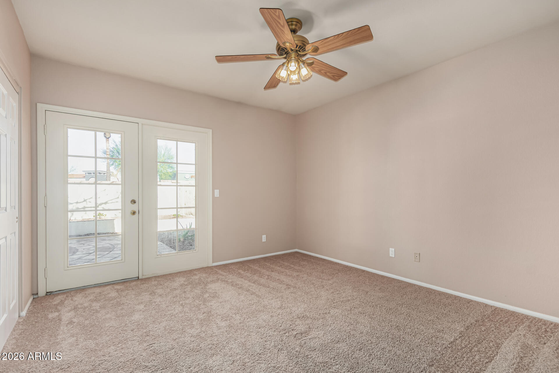 1906 E CALLE DE ARCOS Drive