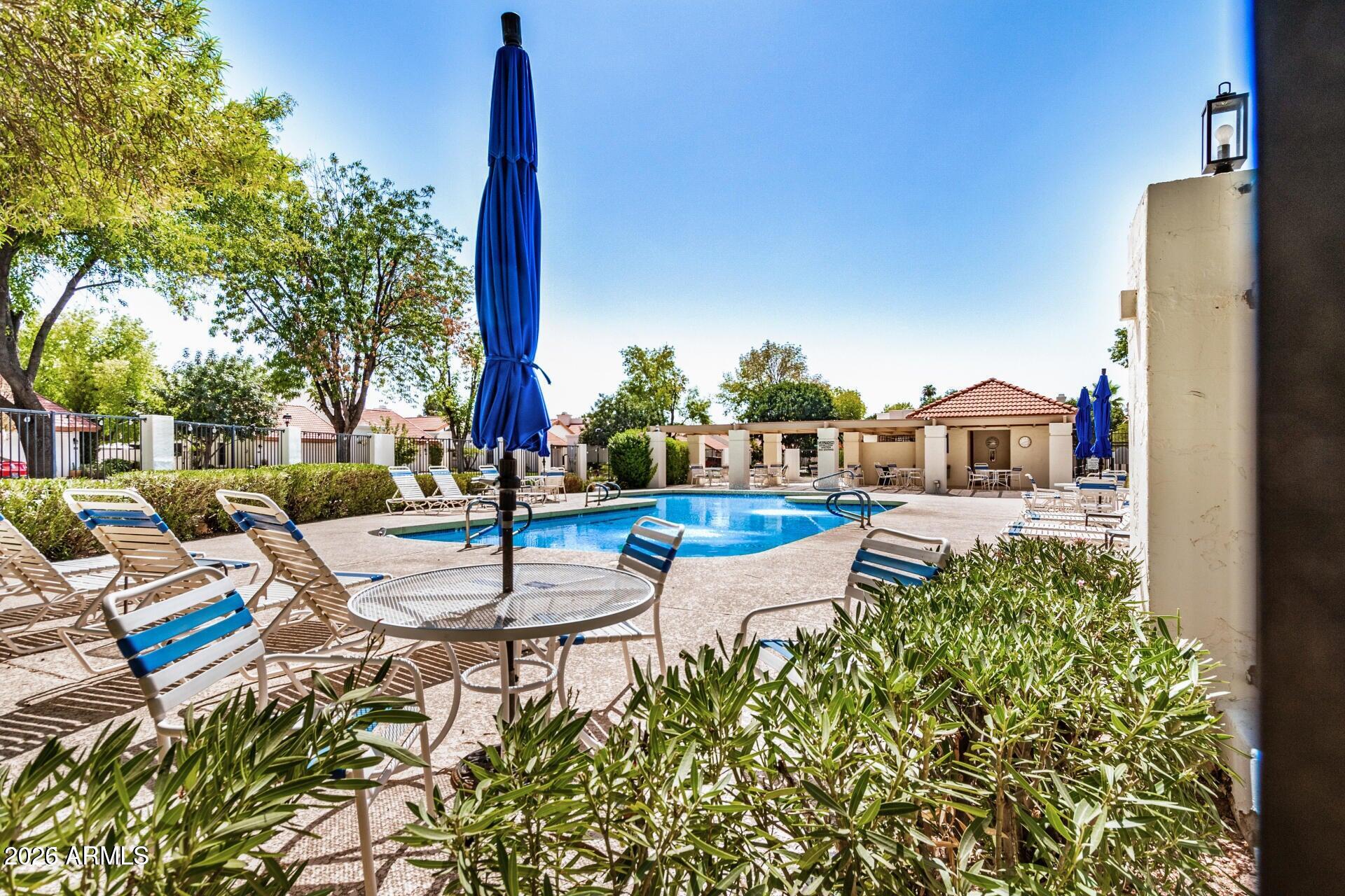 1906 E CALLE DE ARCOS Drive