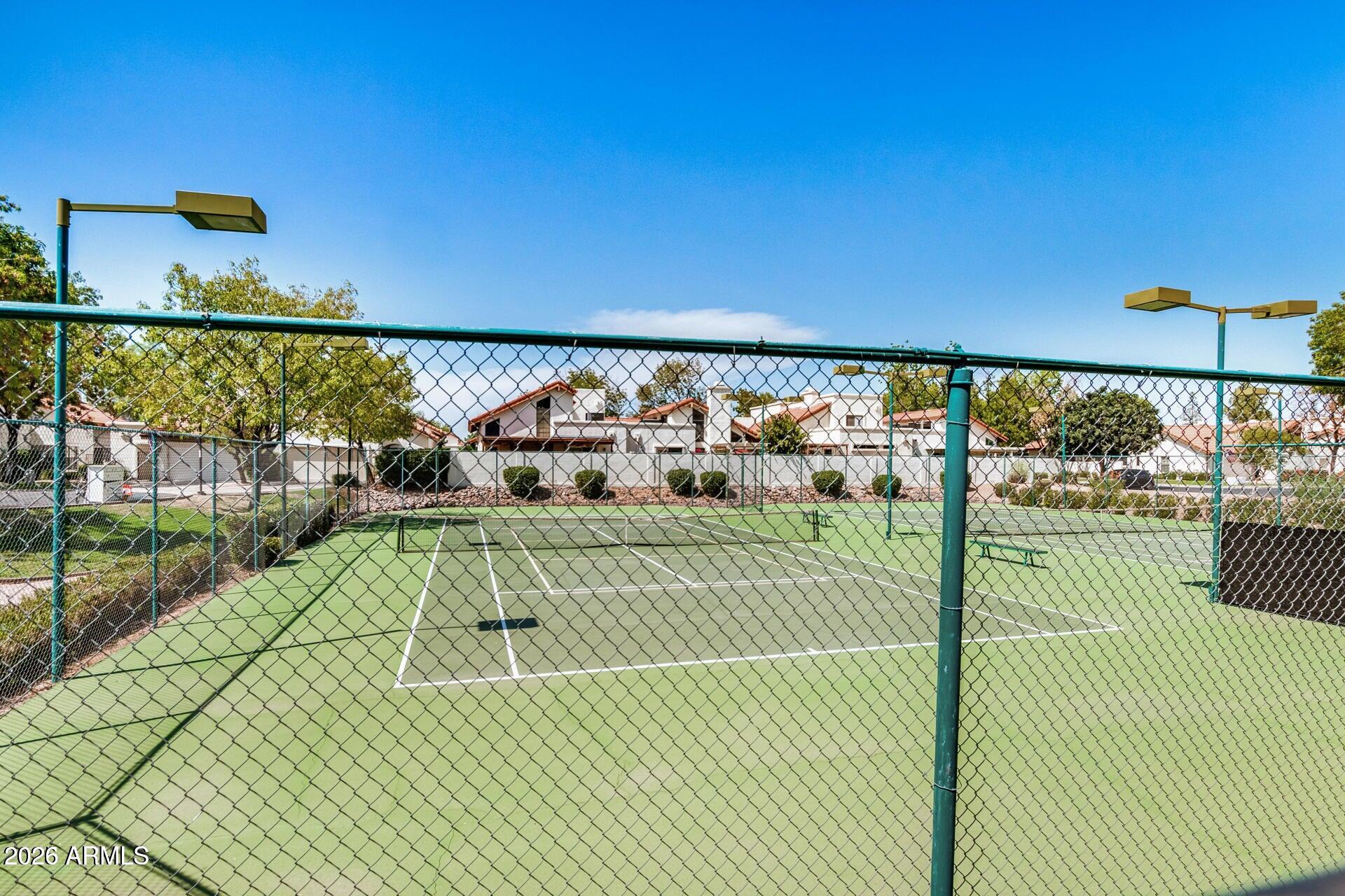 1906 E CALLE DE ARCOS Drive