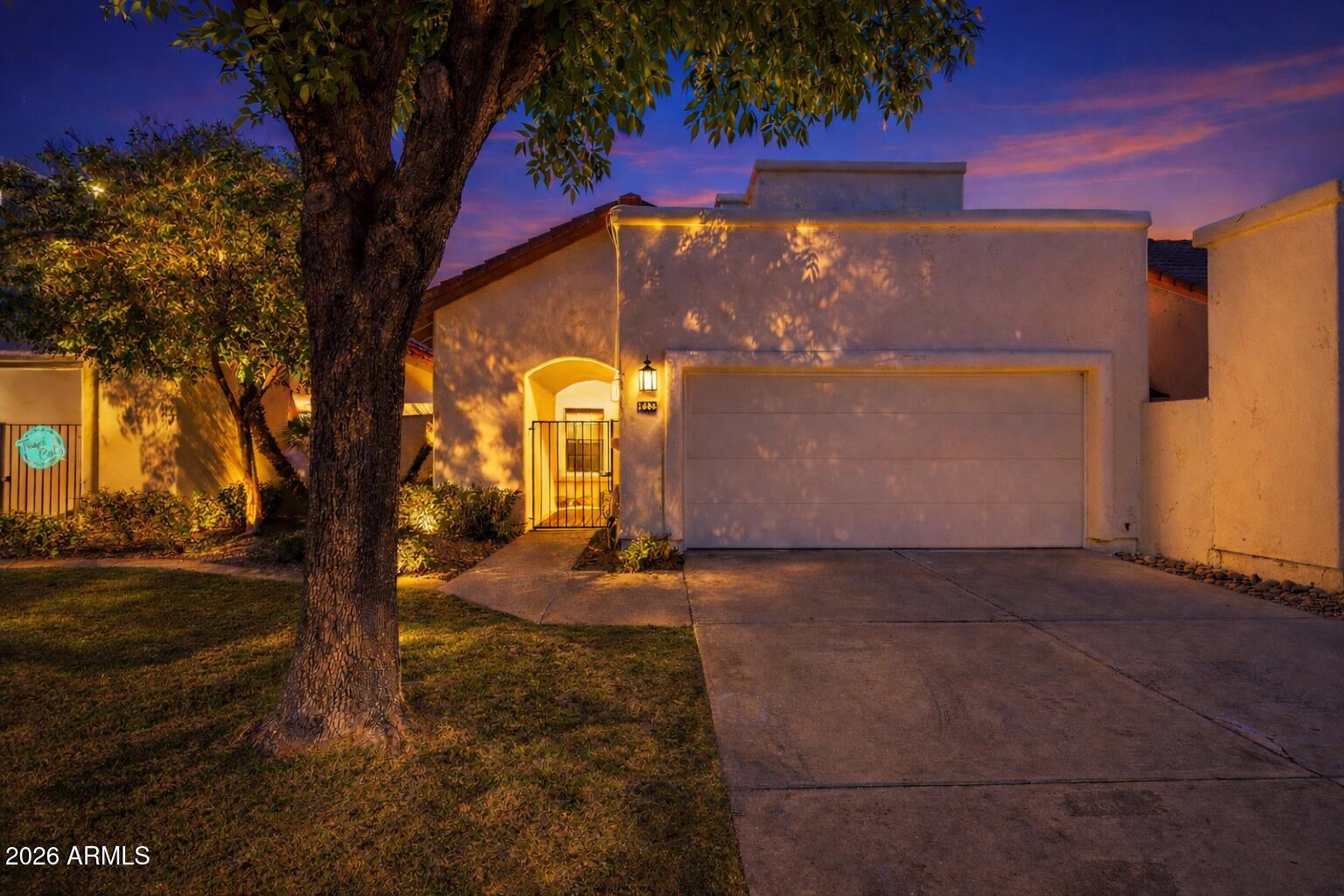1906 E CALLE DE ARCOS Drive