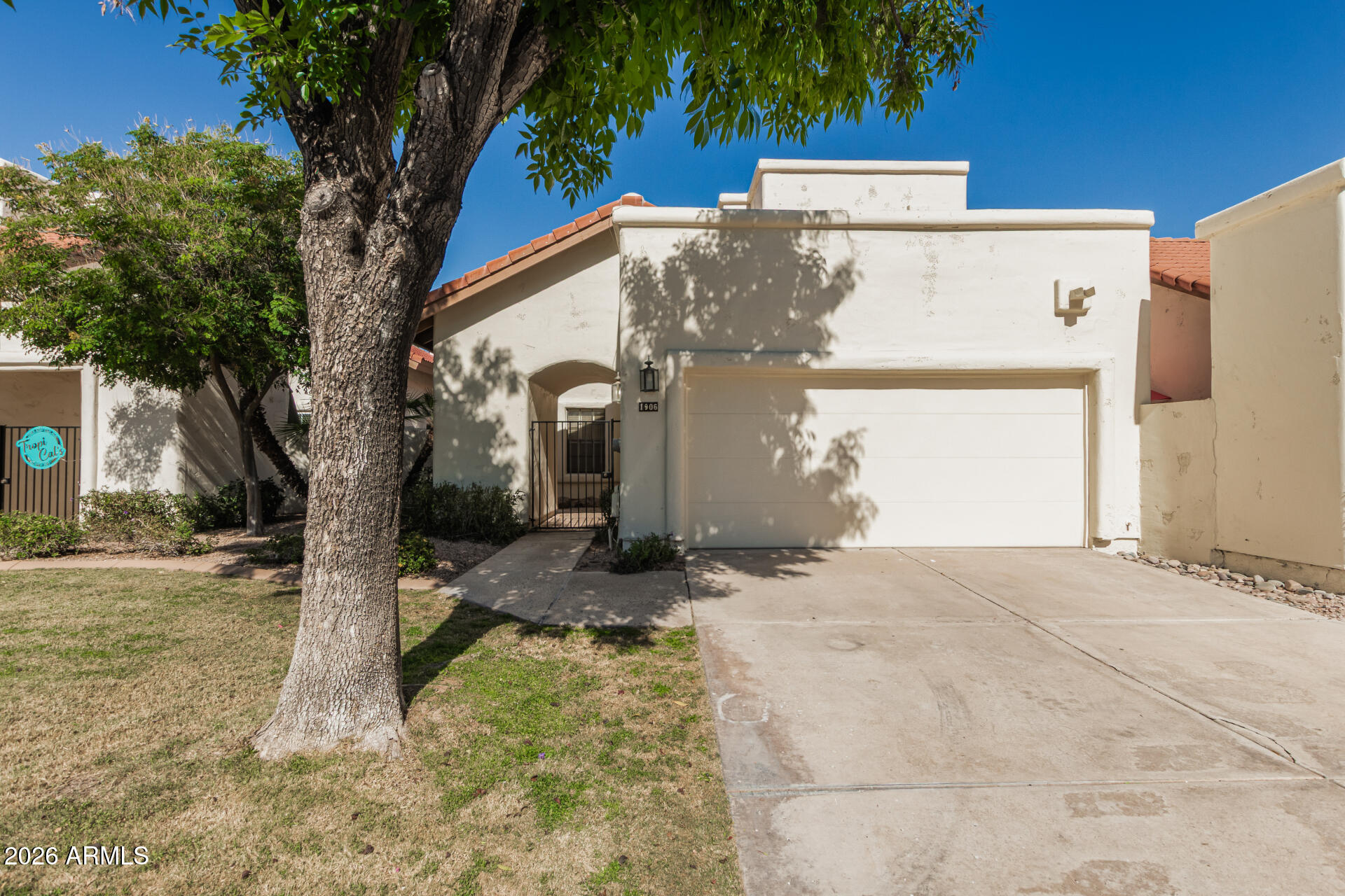 1906 E CALLE DE ARCOS Drive