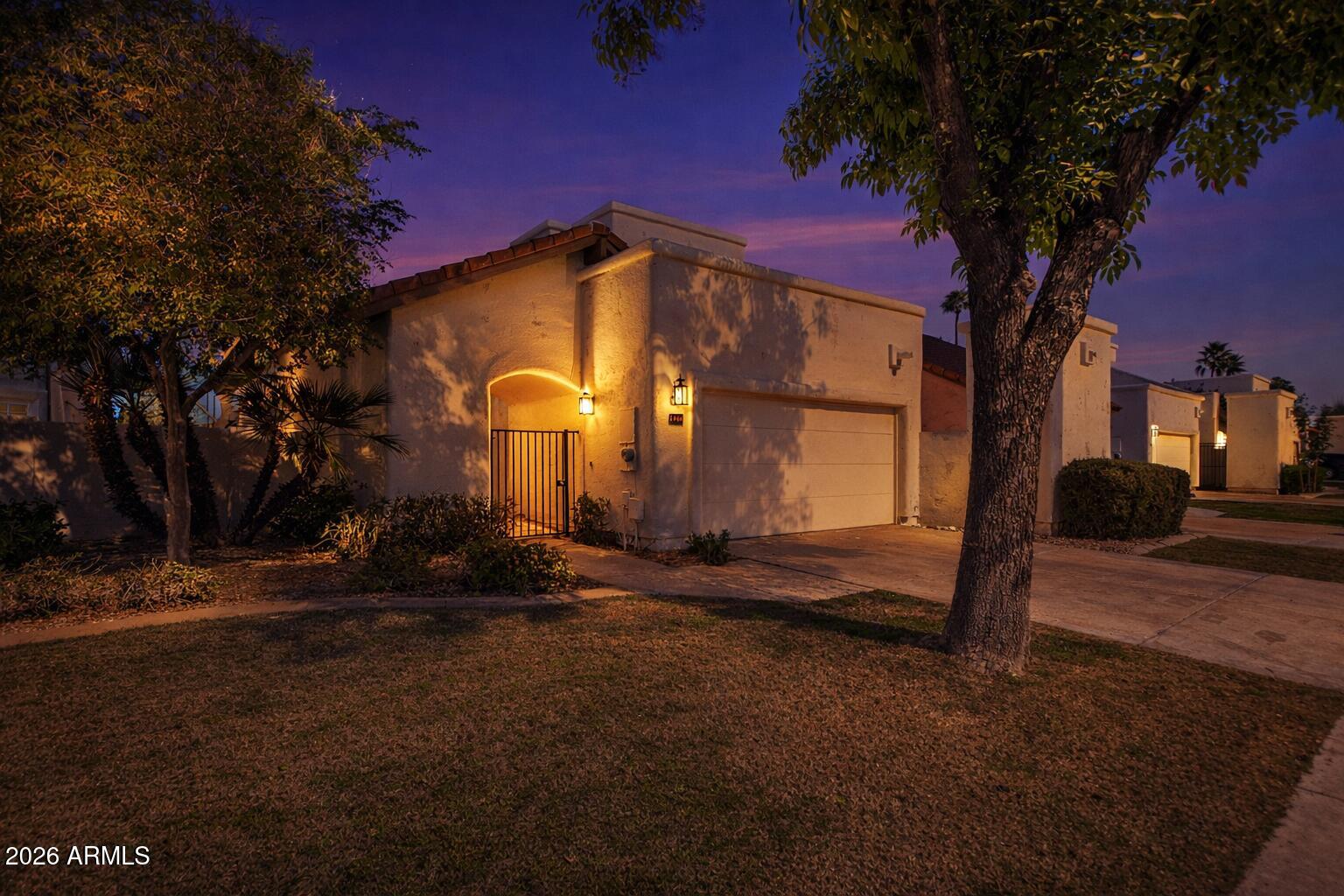1906 E CALLE DE ARCOS Drive