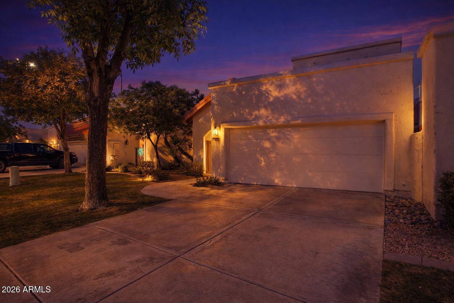 1906 E CALLE DE ARCOS Drive