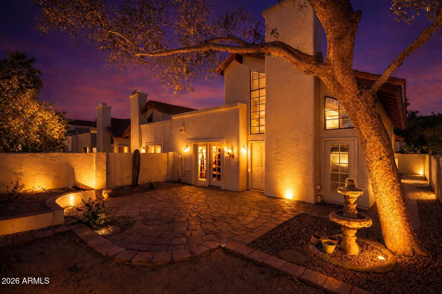 1906 E CALLE DE ARCOS Drive