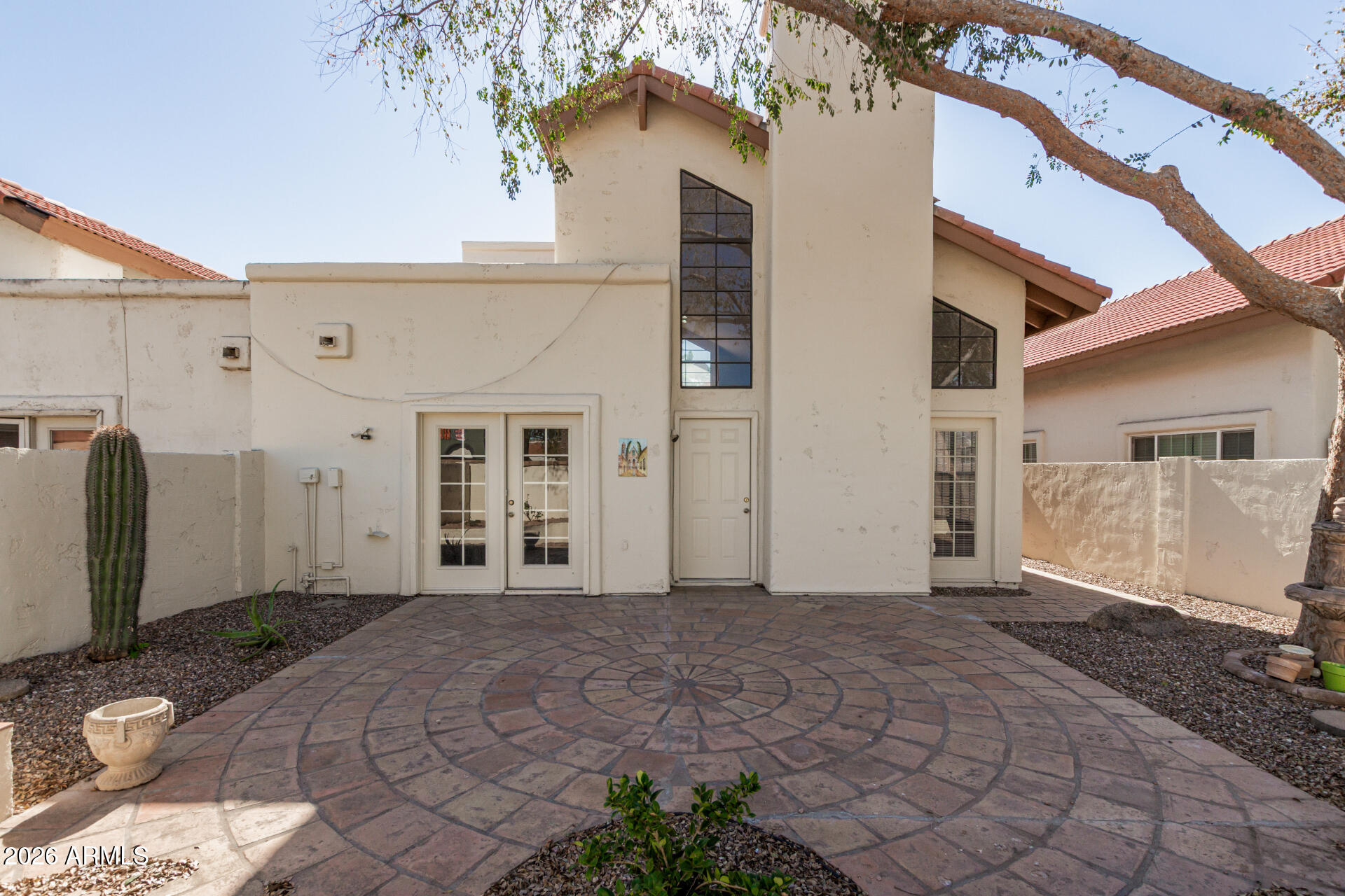 1906 E CALLE DE ARCOS Drive