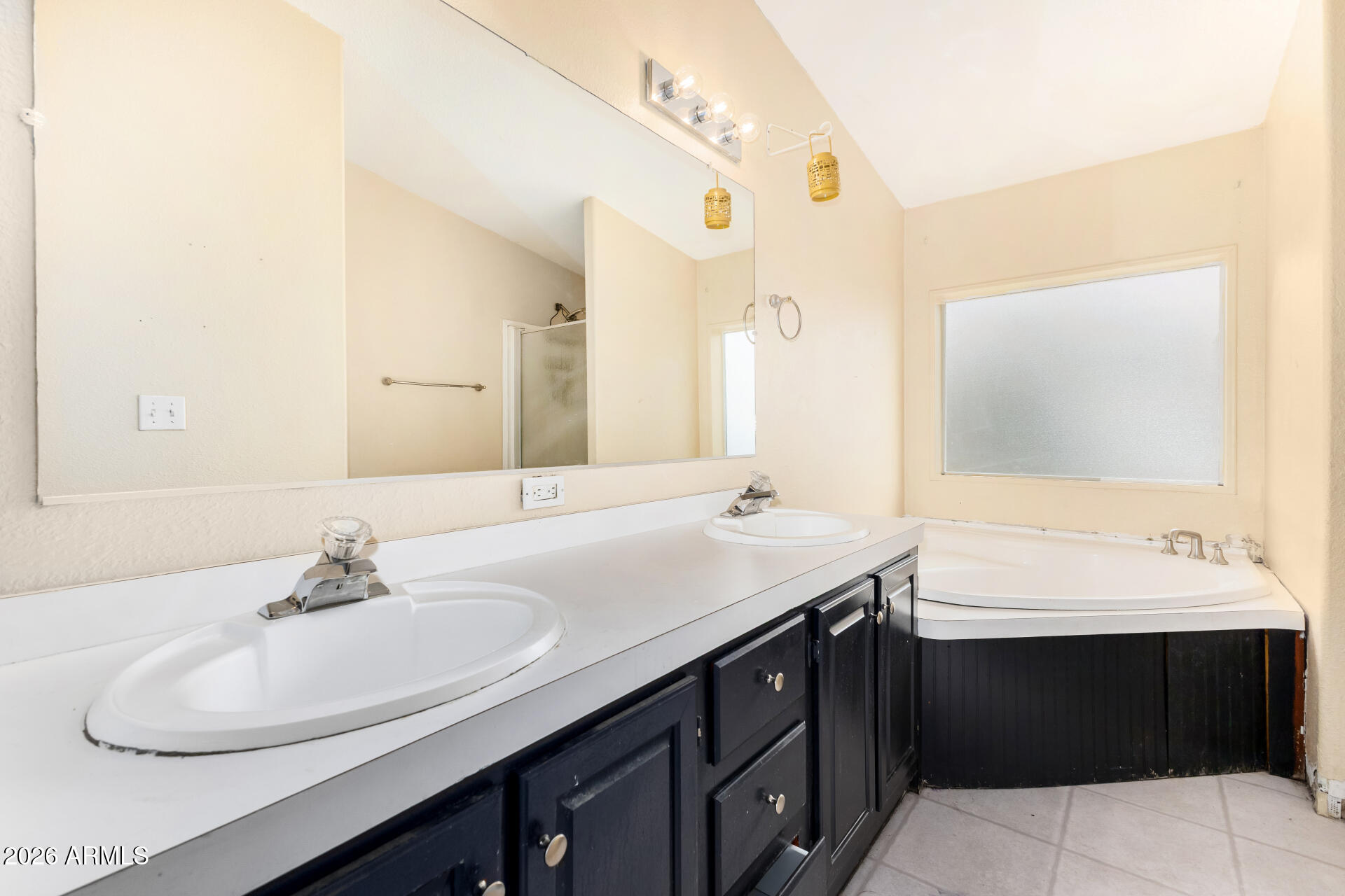 3521 W Lone Cactus Drive