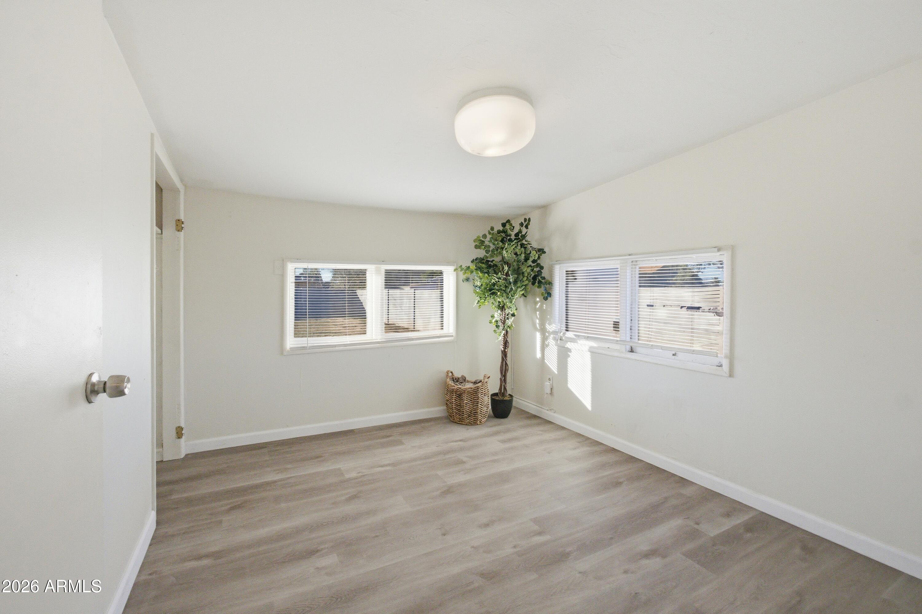 5521 W NORTHVIEW Avenue