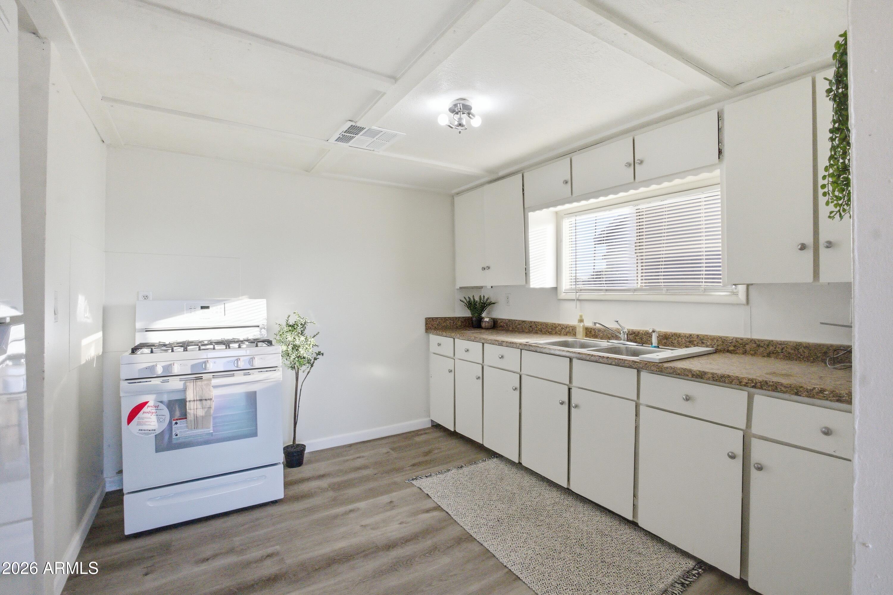 5521 W NORTHVIEW Avenue