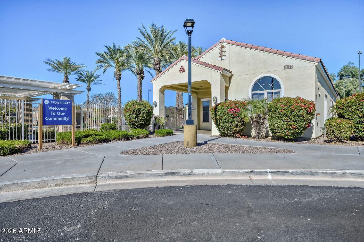 2220 S BUCKAROO Trail