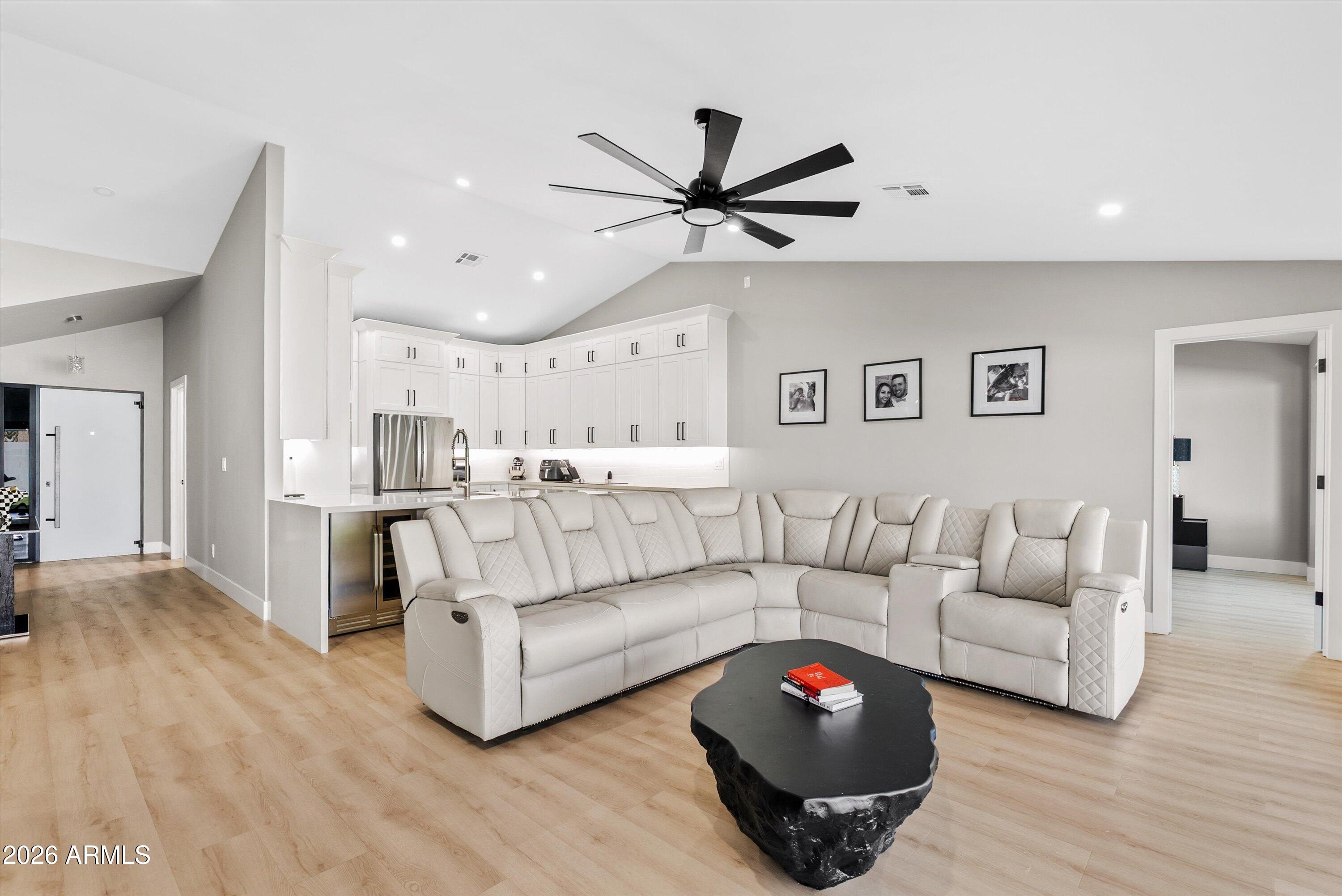 3026 E Leland Street